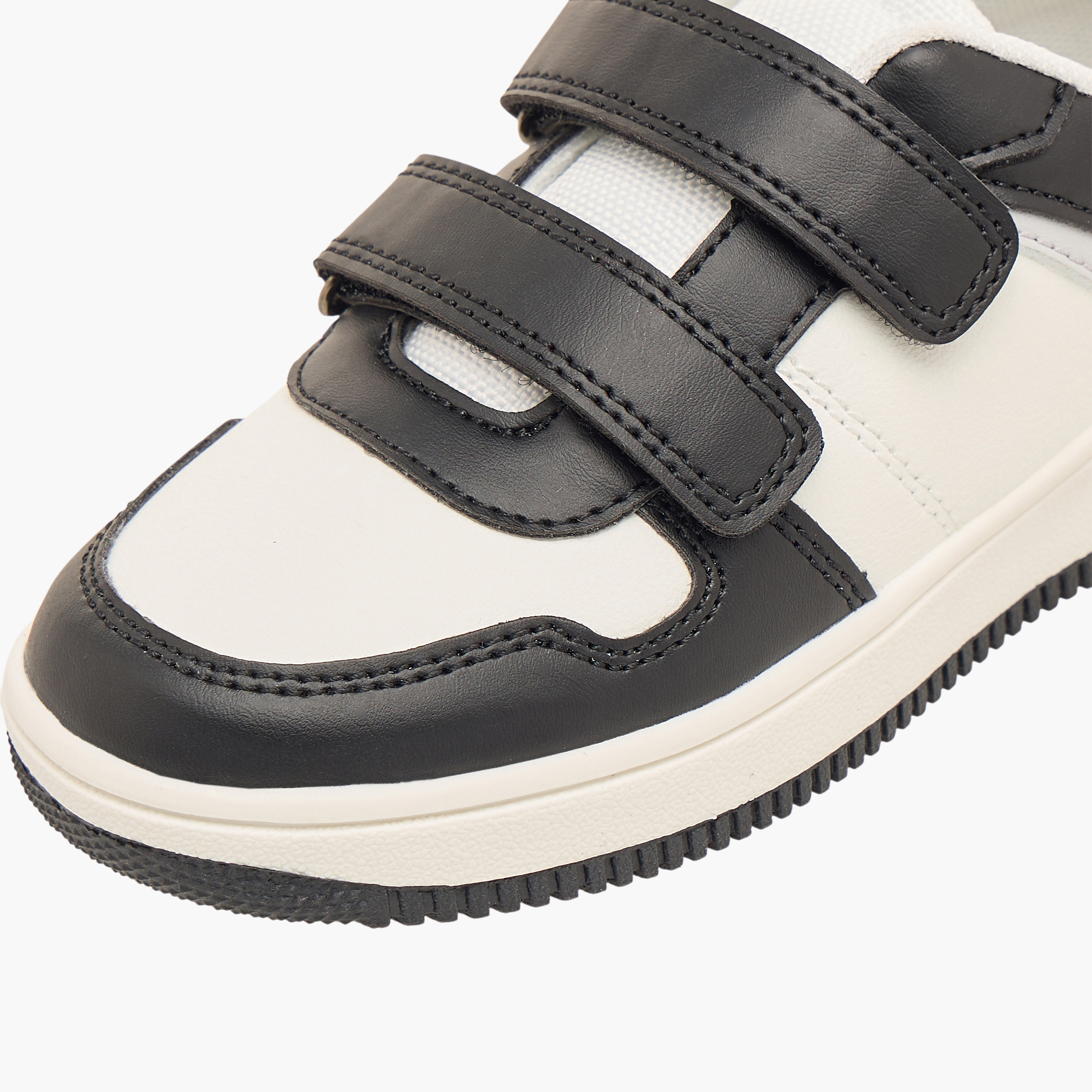 حذاء رياضي بشريط لاصق للأطفال من جونيورز-boys-shoes-schoolshoes-image-7