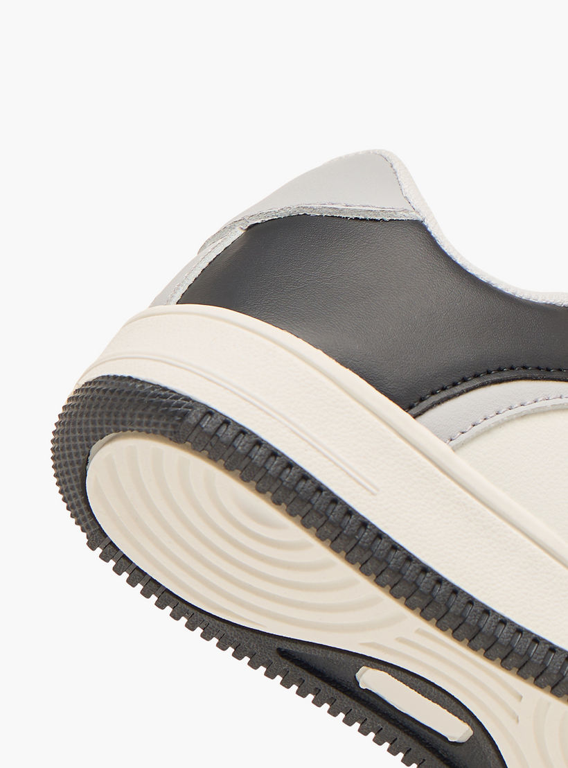 حذاء رياضي بشريط لاصق للأطفال من جونيورز-boys-shoes-schoolshoes-image-8