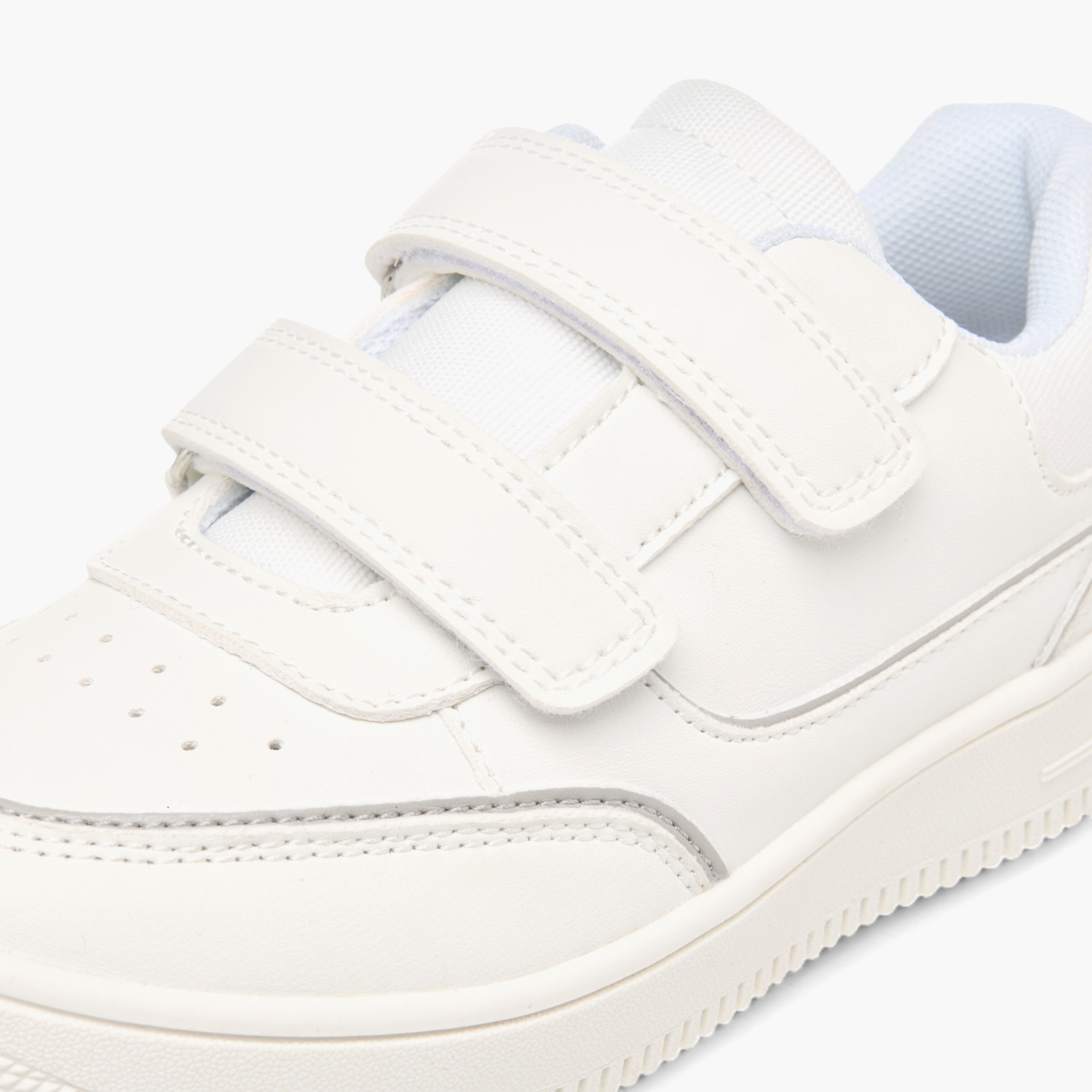 حذاء سنيكرز سادة بشريط إغلاق لاصق من جونيورز-boys-shoes-schoolshoes-image-4