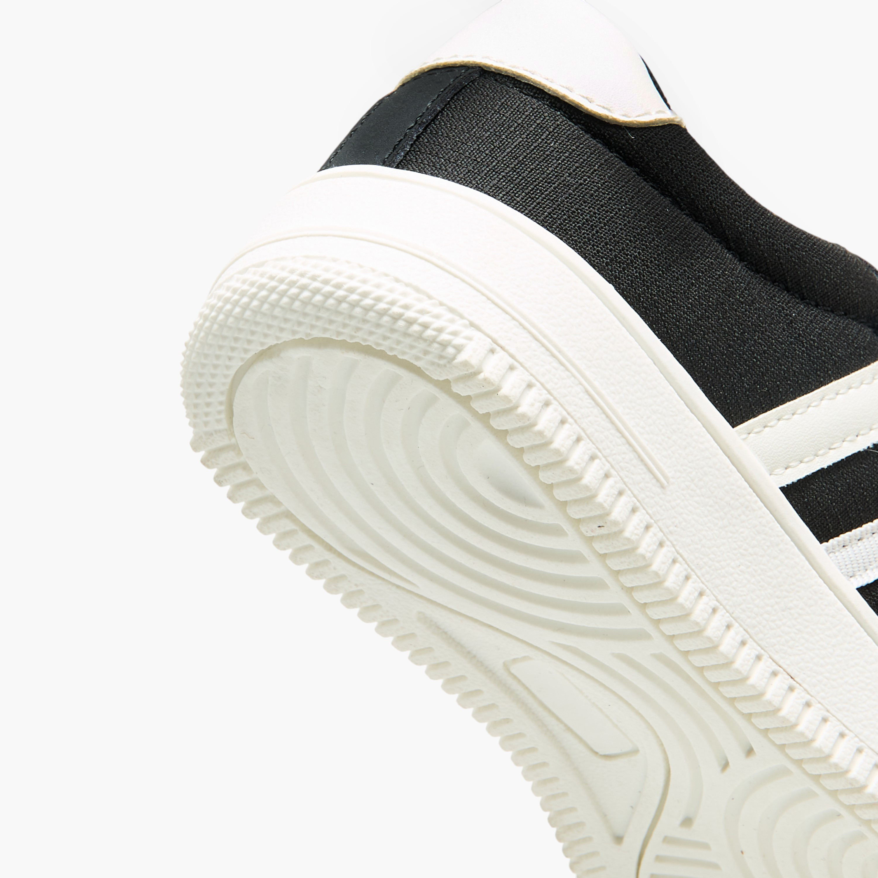 حذاء سنيكرز بألواح وشريط إغلاق للأولاد من جونيورز-boys-shoes-sneakers-image-2