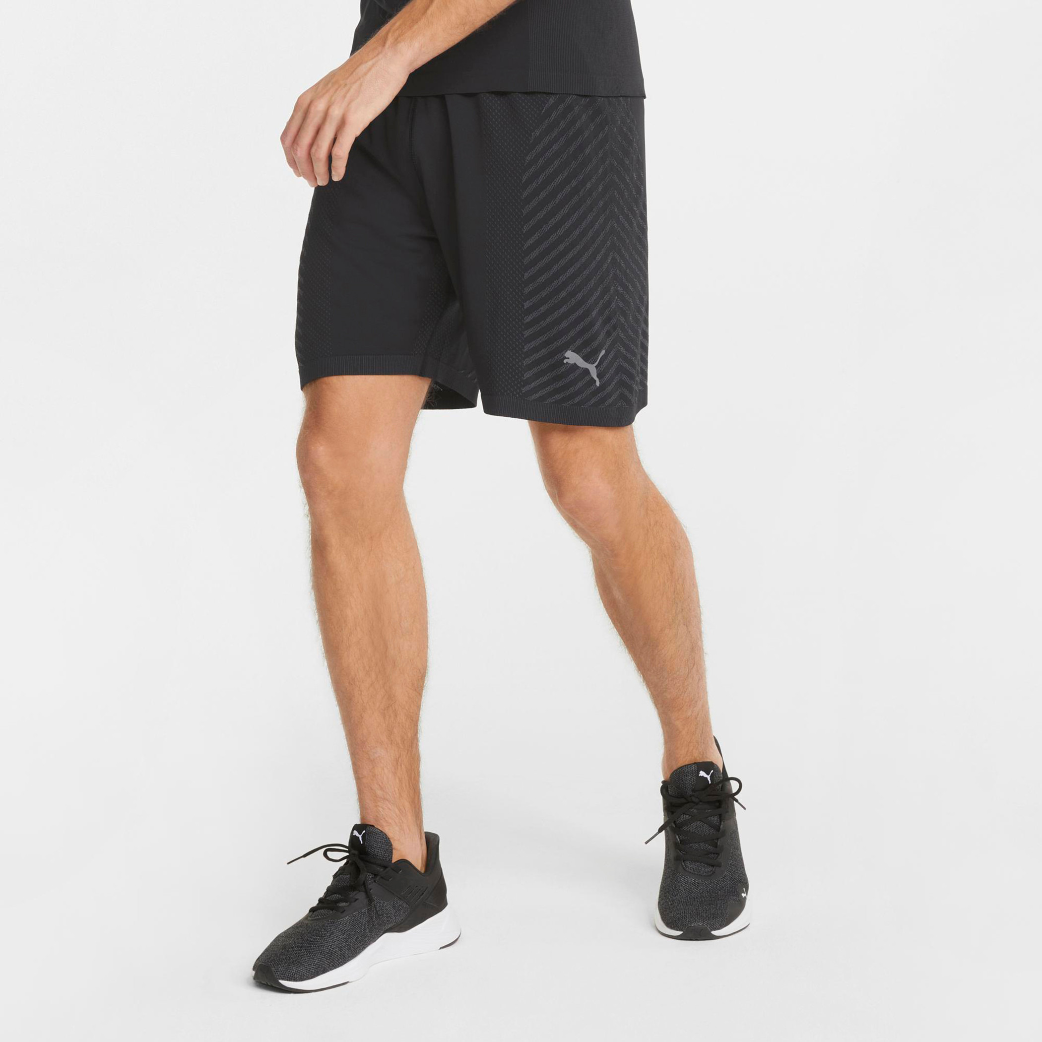 Puma Train Formknit Seamless 7" Men Logo Shorts 52155901-men-clothing-bottoms-shorts-image-1