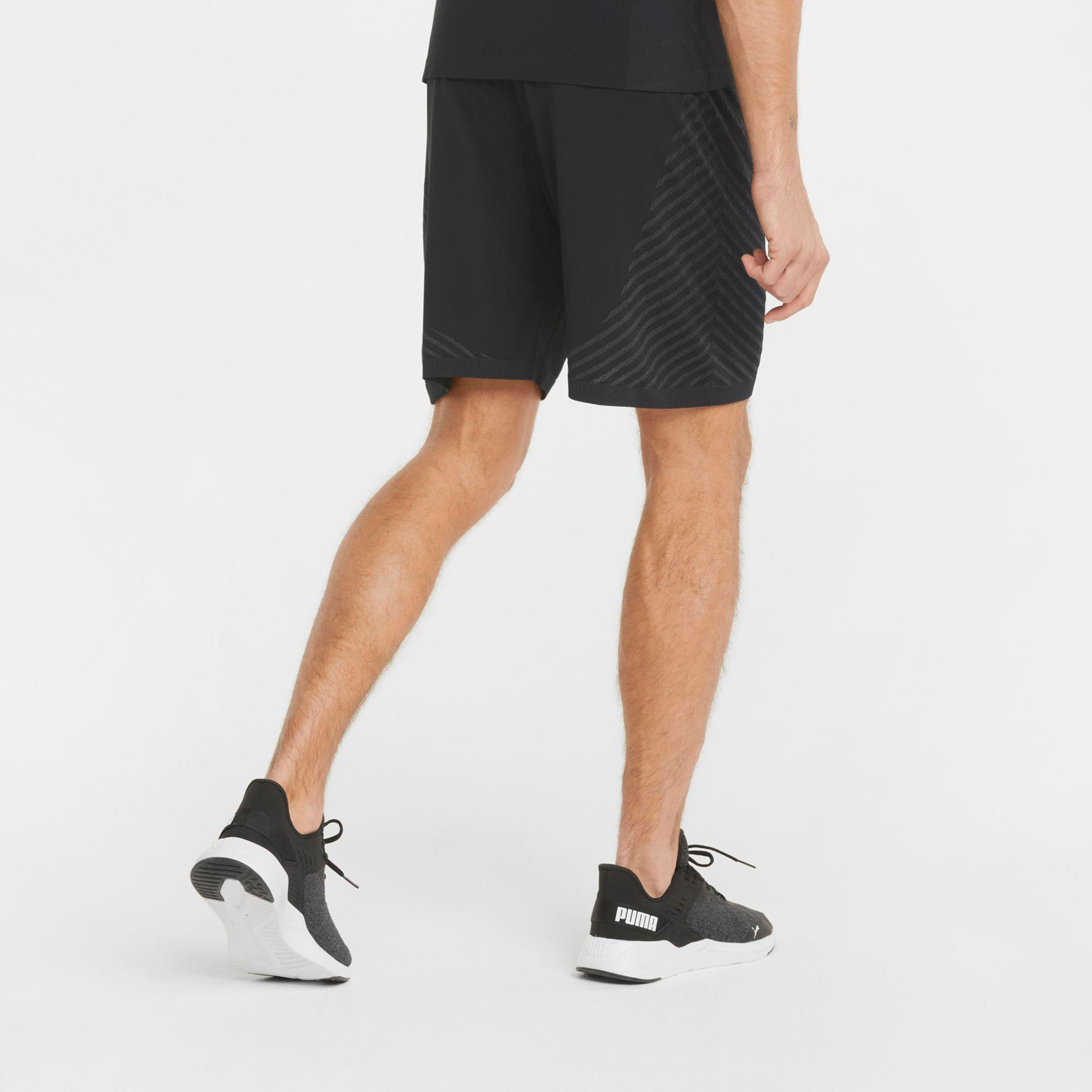 Puma Train Formknit Seamless 7" Men Logo Shorts 52155901-men-clothing-bottoms-shorts-image-2