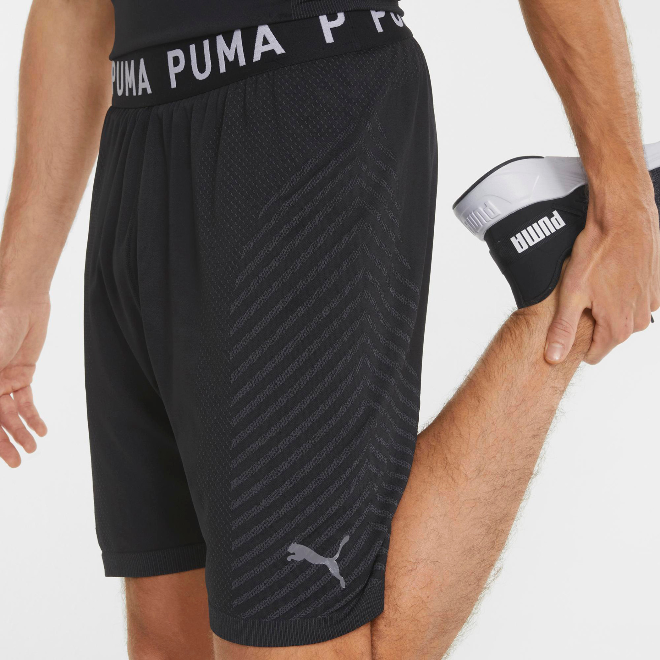 Puma Train Formknit Seamless 7" Men Logo Shorts 52155901-men-clothing-bottoms-shorts-image-4