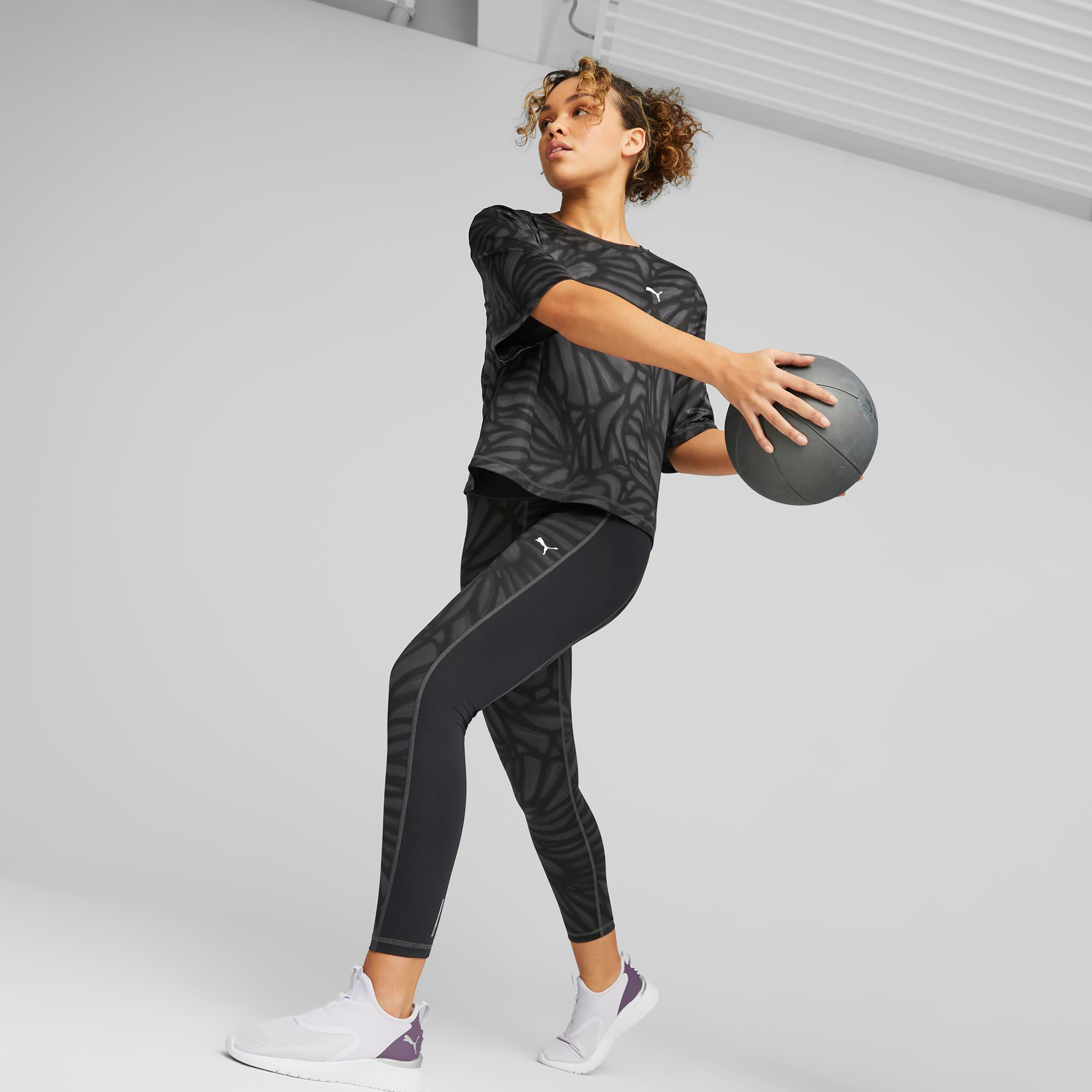 لباس ضيق نسائي من بوما ترين اوب ذو مفضل مع عالية الخصر 52242151-women-clothing-sportswearandactivewear-bottoms-image-2