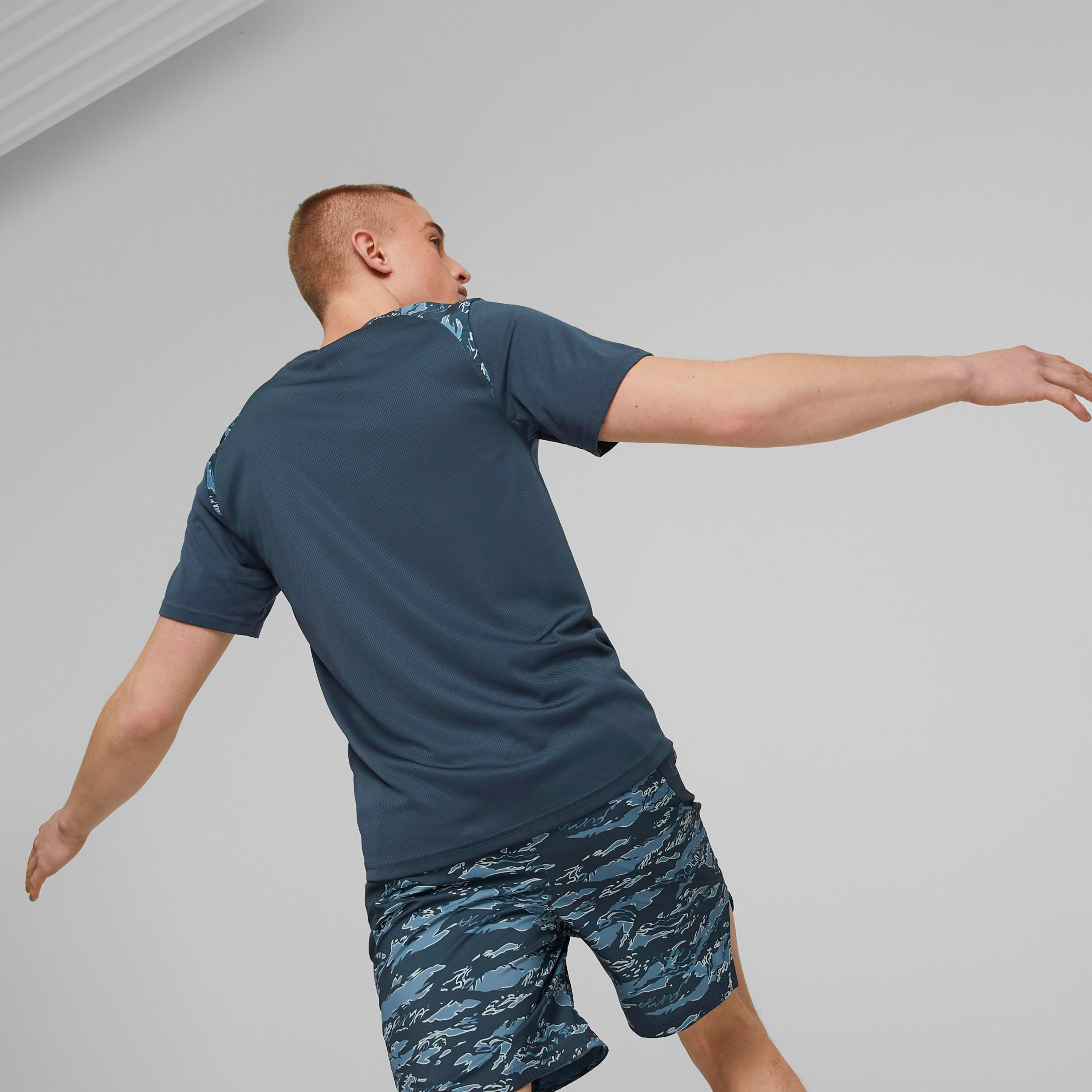 تي شيرت من بوما ترين كونسبت أووب للرجال 52311816-men-clothing-sportswearandactivewear-tshirtsandpolos-image-4