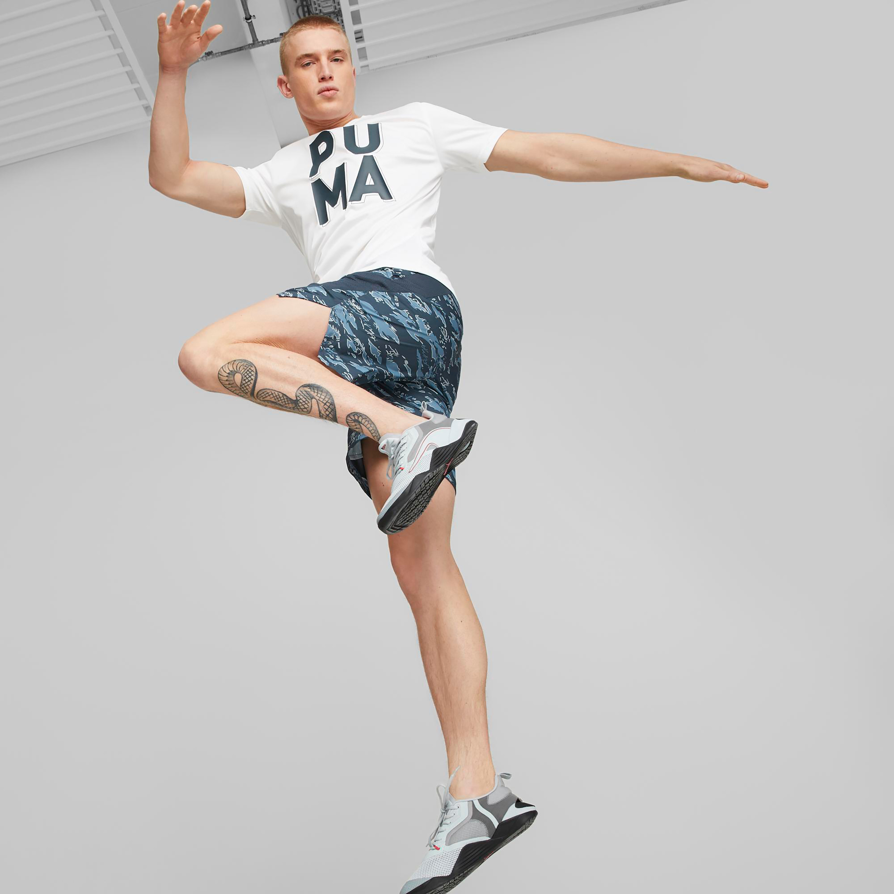 تي شيرت من بوما ترين كونسبت جرافيك للرجال 52311902-men-clothing-sportswearandactivewear-tshirtsandpolos-image-2