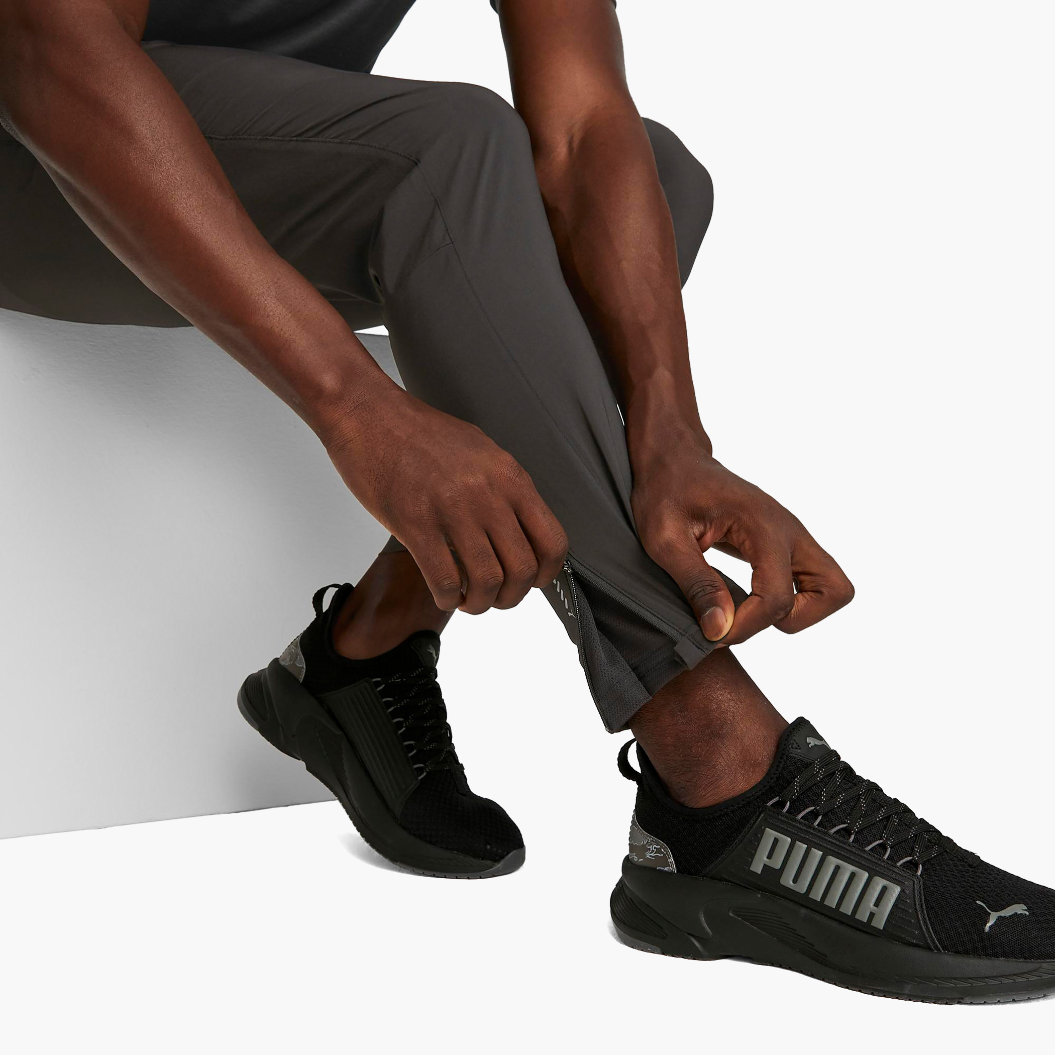 تي شيرت بوما رن فيفوريت للرجال مدببة | 523162-sports-men-clothing-bottoms-image-5