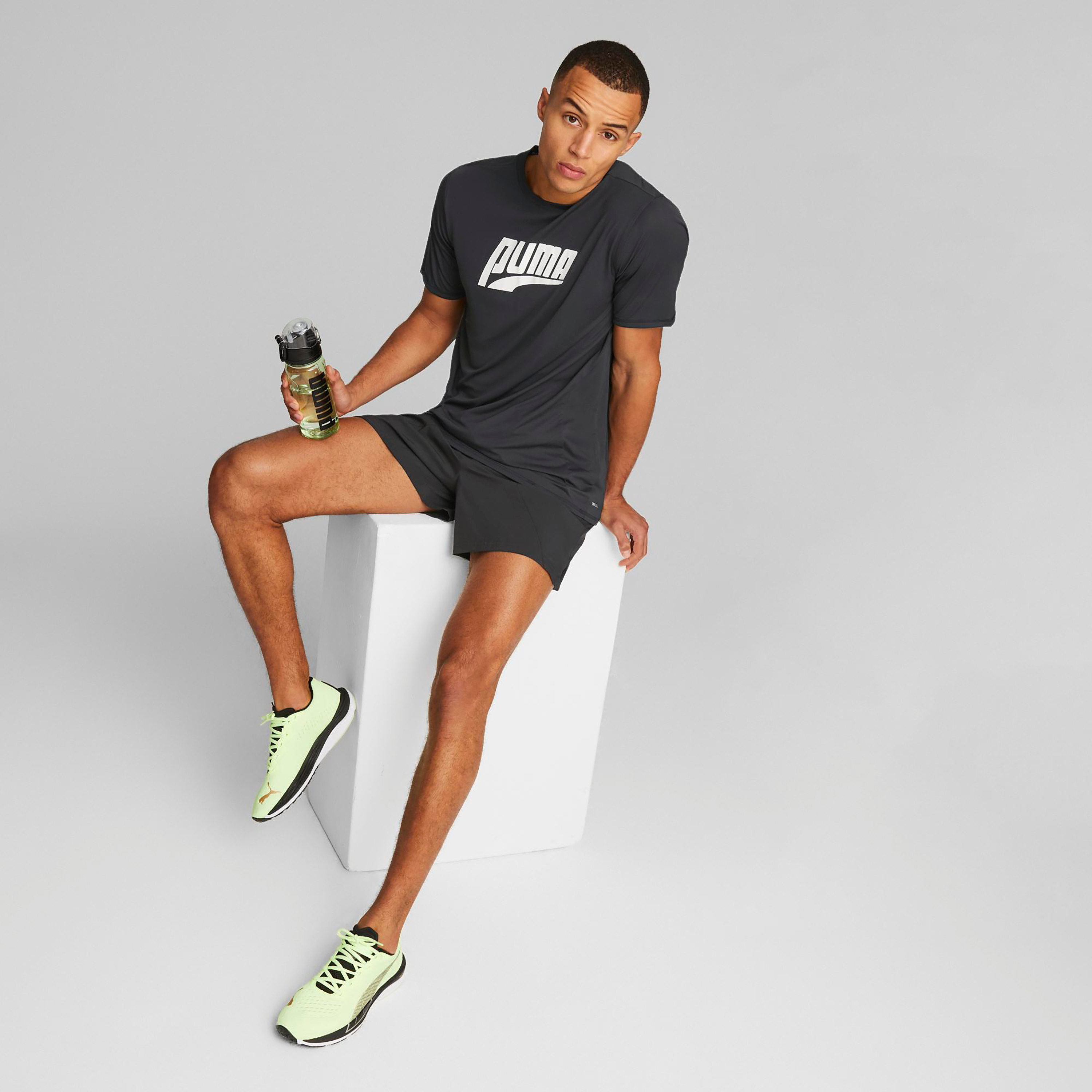 Puma Run Favorite Graphic Men T-shirt 52339401-men-clothing-sportswearandactivewear-tshirtsandpolos-image-2