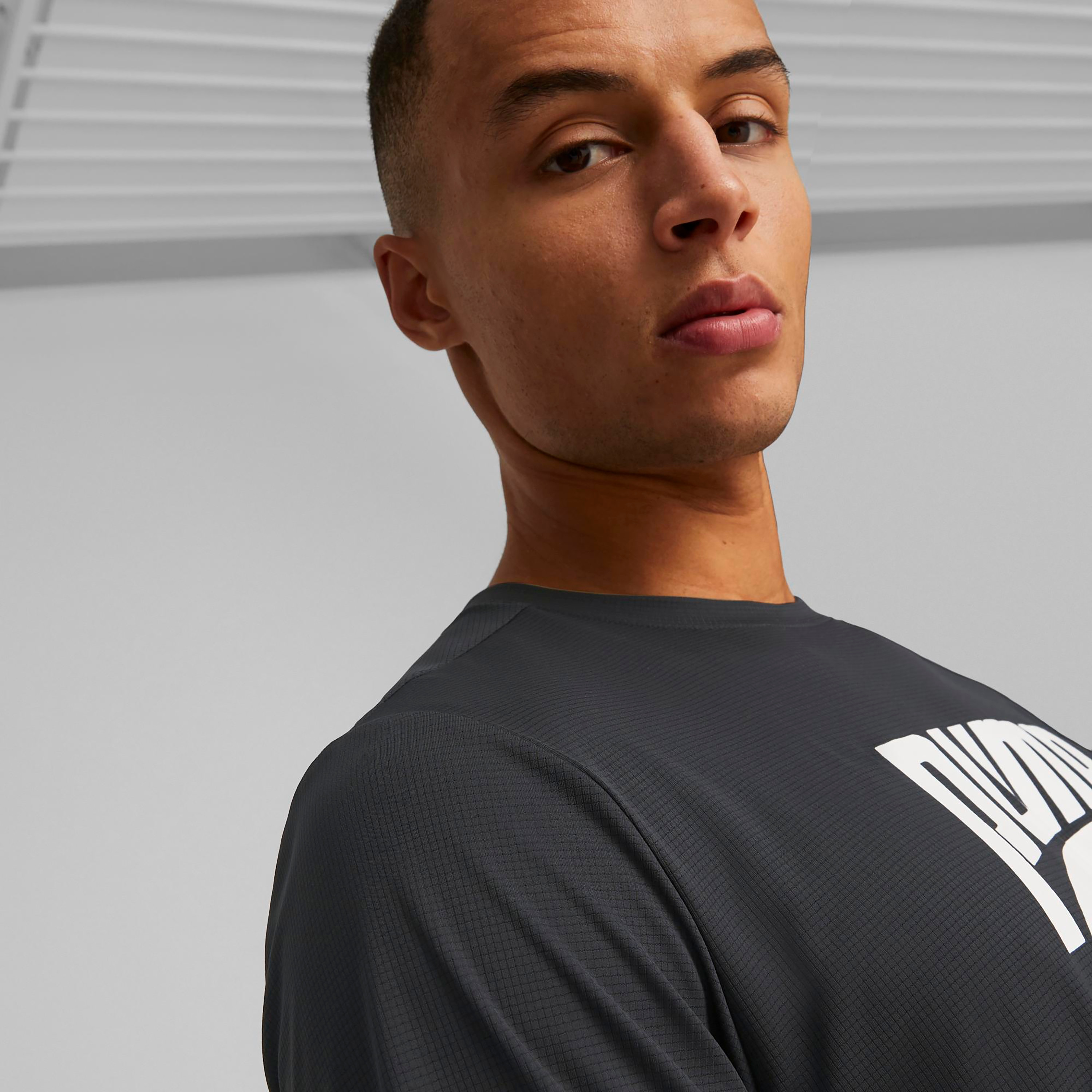 تي شيرت من بوما رن فيفوريت جرافيك للرجال 52339401-men-clothing-sportswearandactivewear-tshirtsandpolos-image-3