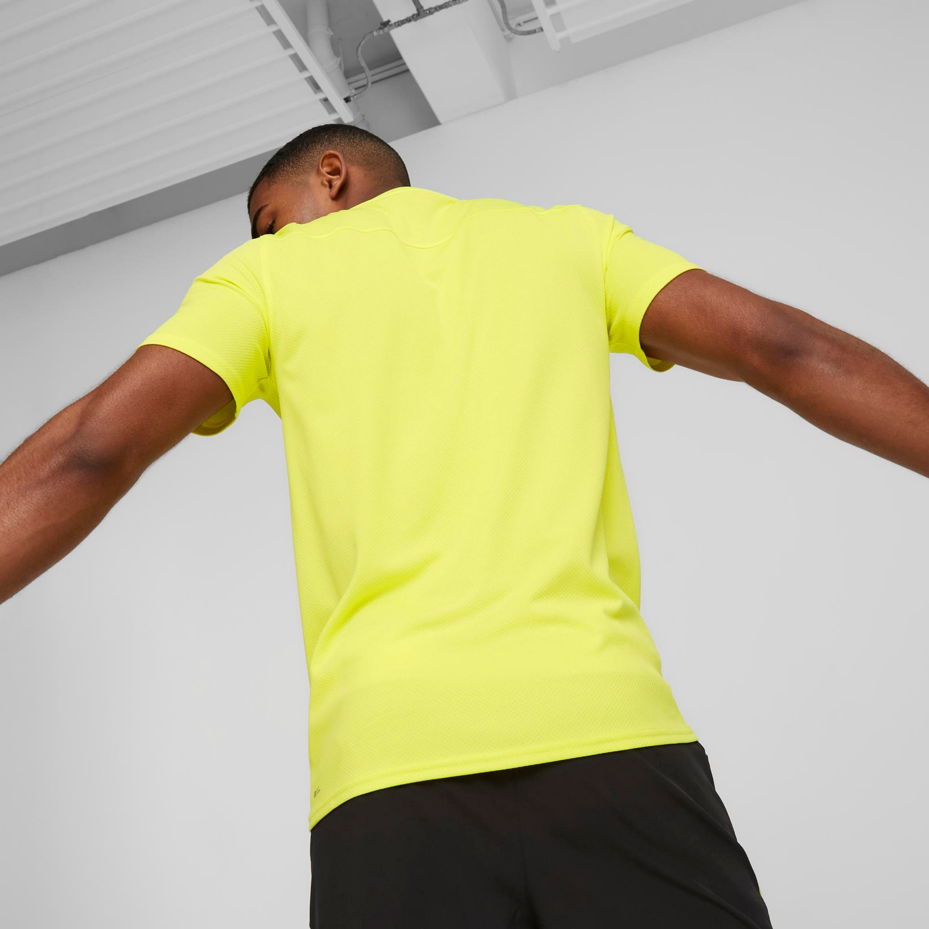Puma Ultrabreathe Men Training T-Shirt | 523841-men-clothing-sportswearandactivewear-tshirtsandpolos-image-4