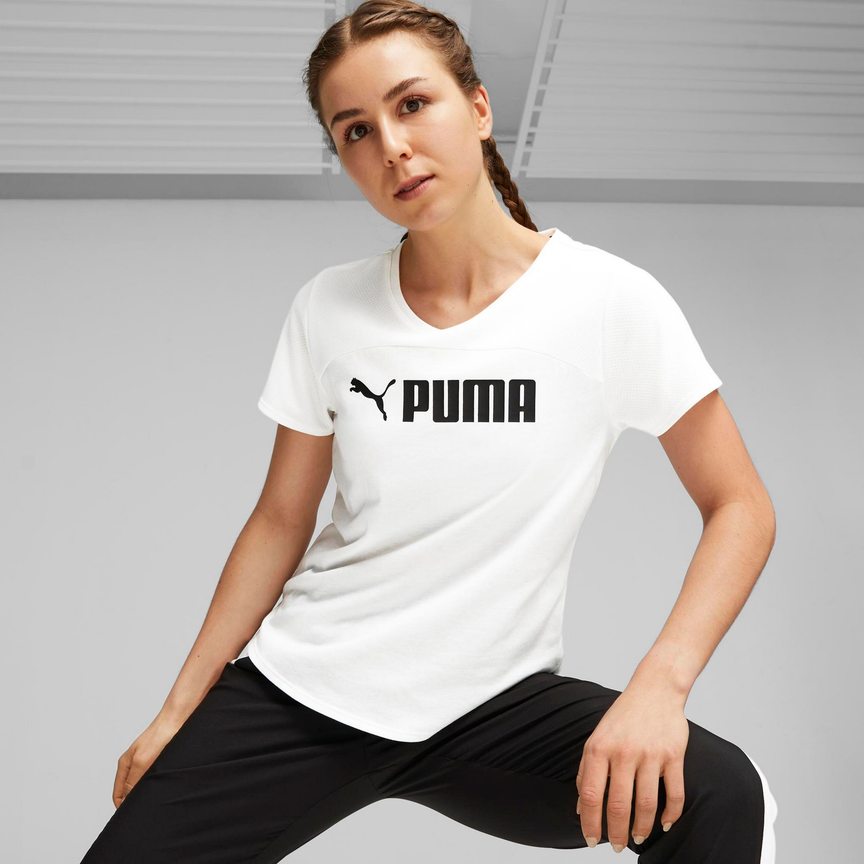 تي شيرت ذو تدريب من بوما مع شعار الترابريث للنساء | 523844-sports-women-clothing-tshirtsandvests-image-1