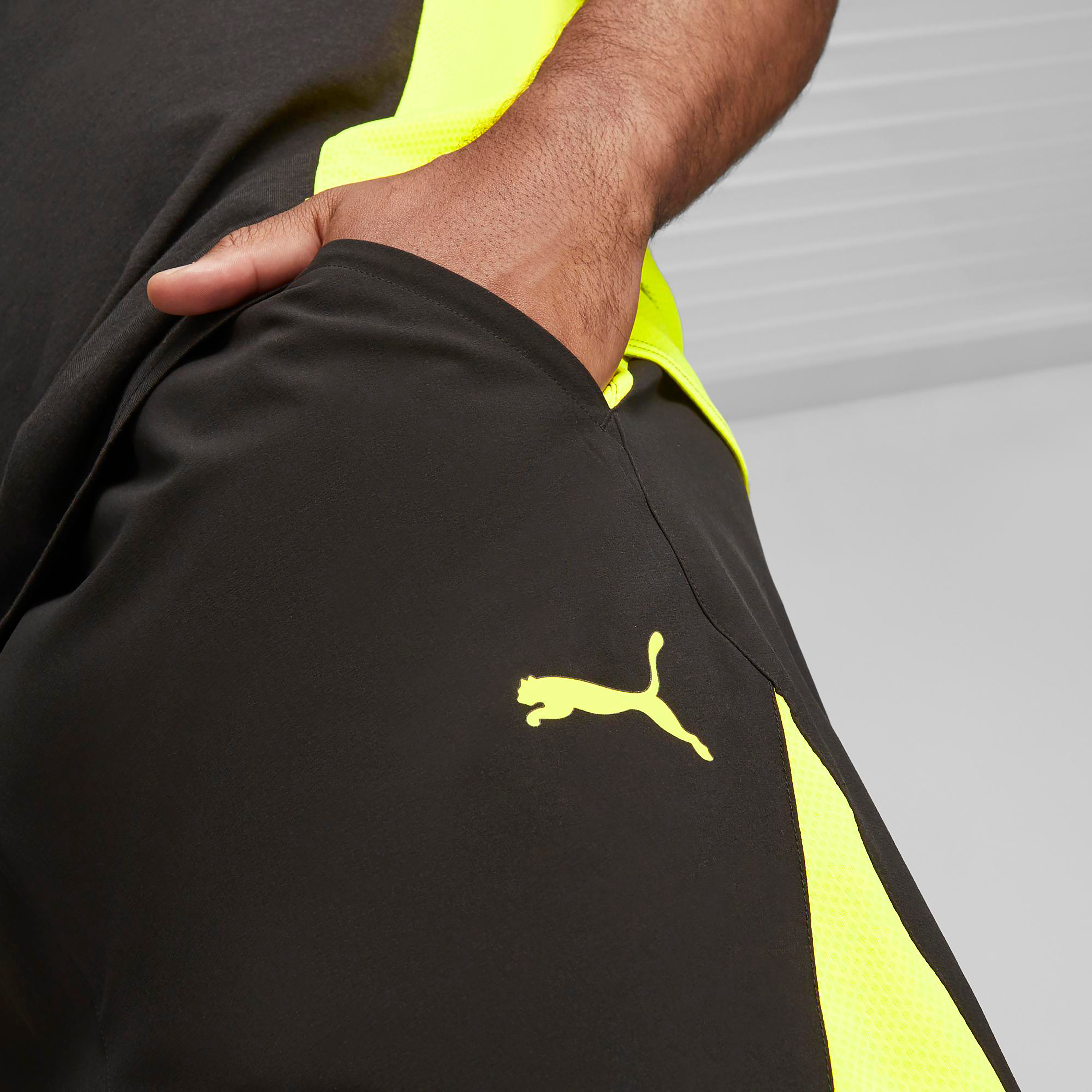 شورتس ذو تدريب رجالي منسوج من بوما ألترابريث | 523854-men-clothing-bottoms-shorts-image-3