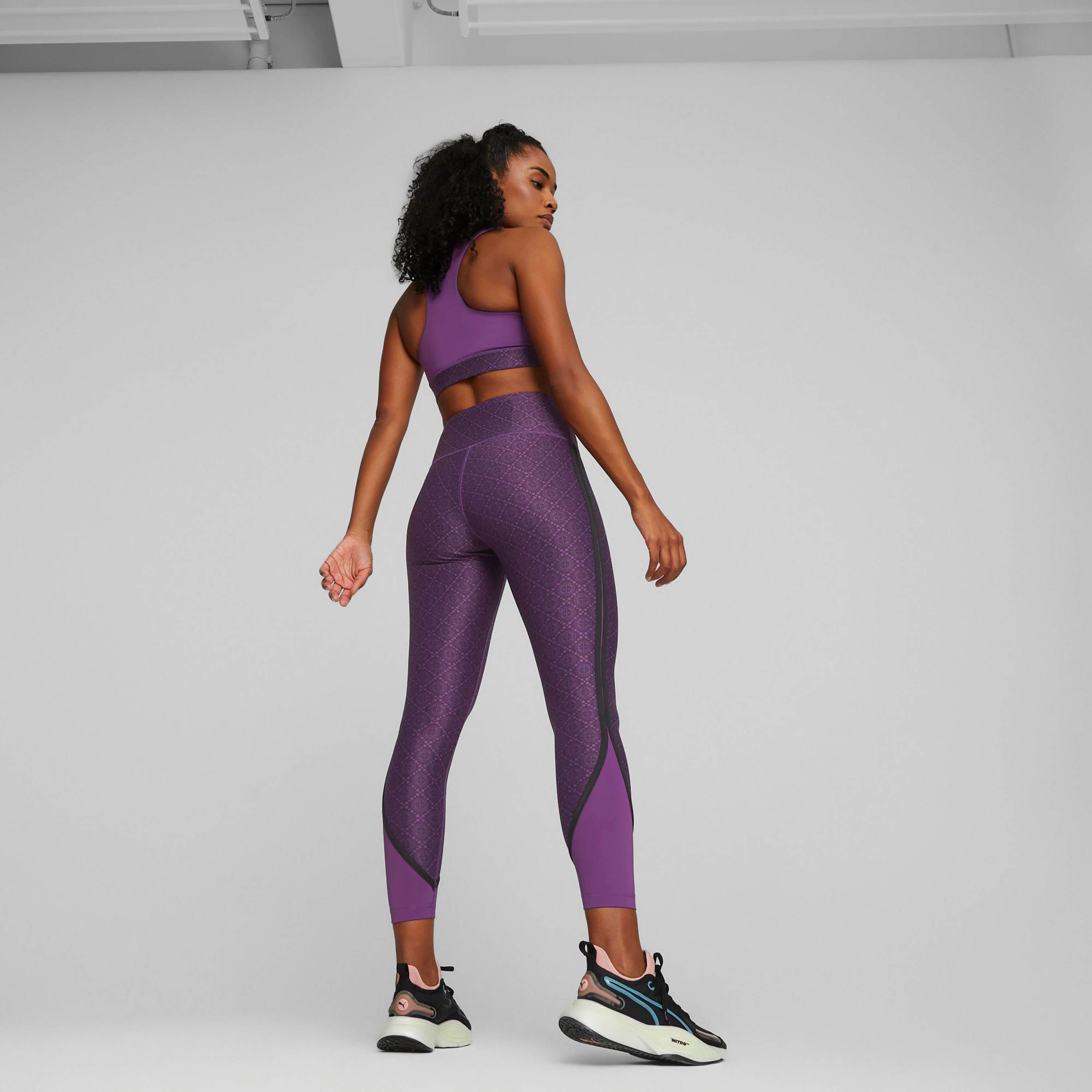 بنطلون ضيقة للتدريب نسائي بشعار حب عالي الخصر من بوما | 523907-women-clothing-bottoms-leggings-image-4