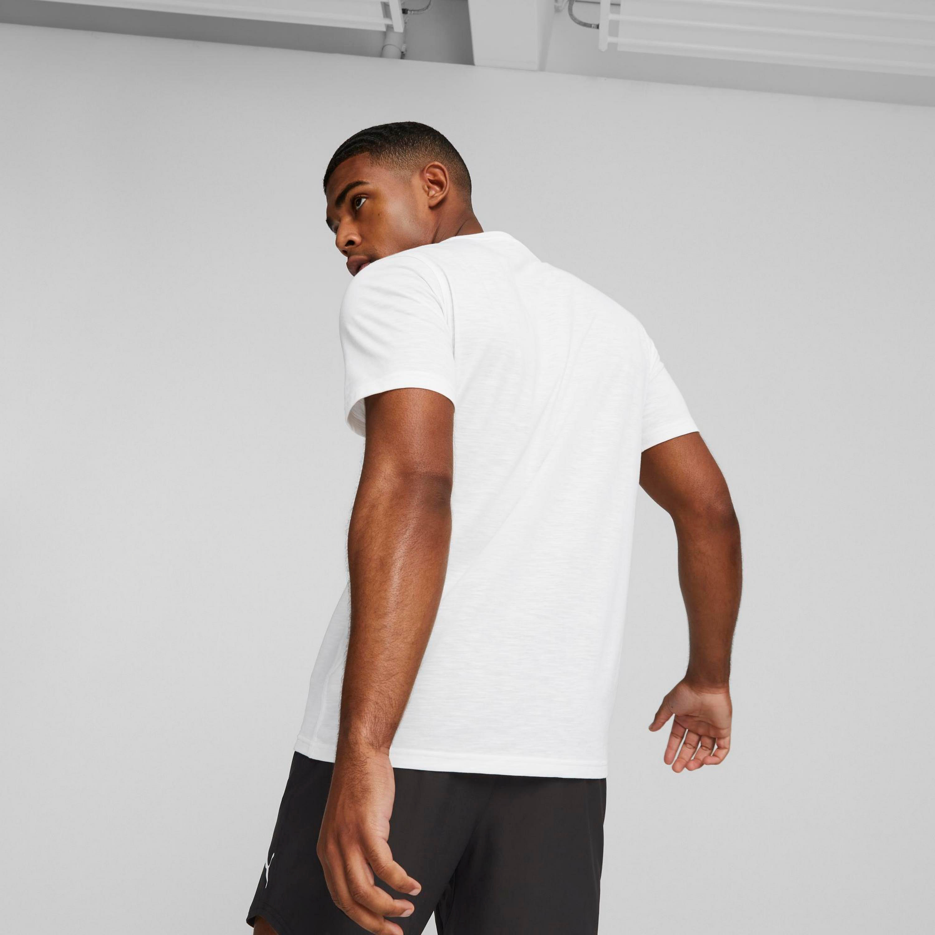 Puma Graphic Emblem Men Training T-Shirt | 524197-men-clothing-sportswearandactivewear-tshirtsandpolos-image-4