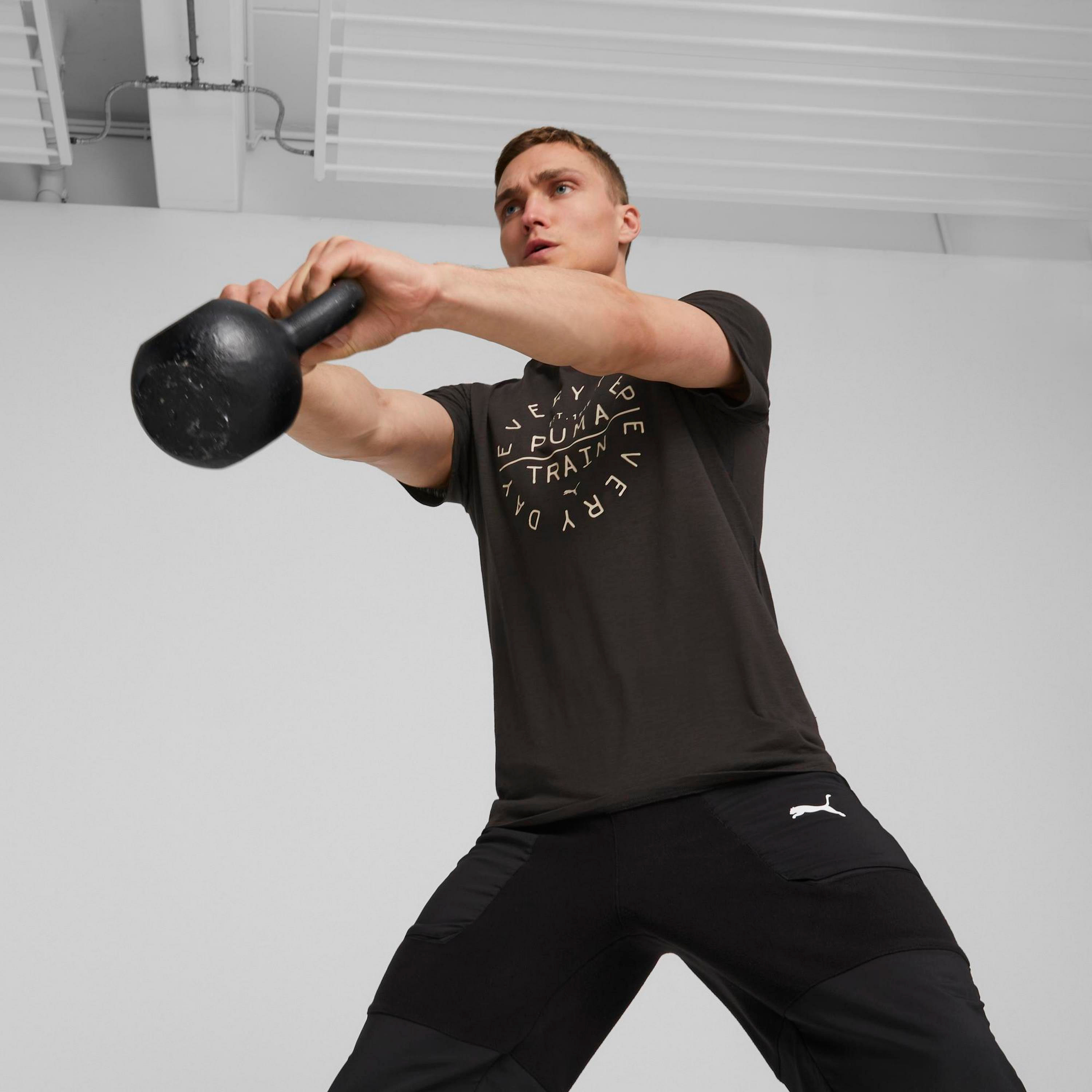 تي شيرت ذو تدريب من بوما جرافيك للرجال امبليم | 524197-men-clothing-sportswearandactivewear-tshirtsandpolos-image-6