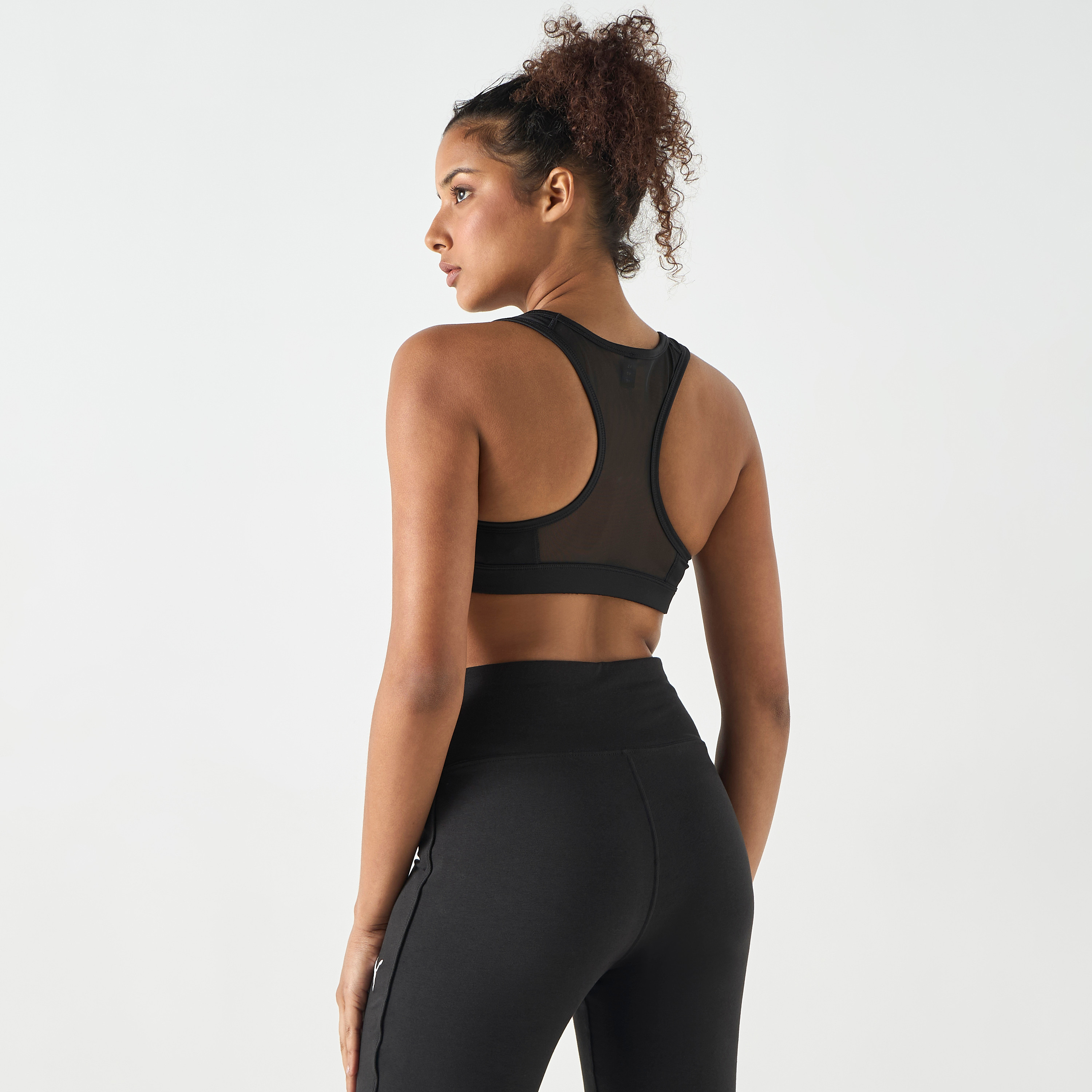 بوما حمالة صدر رياضية 4كيبس للنساء 525316 |OE-women-clothing-sportswearandactivewear-sportsbras-image-3