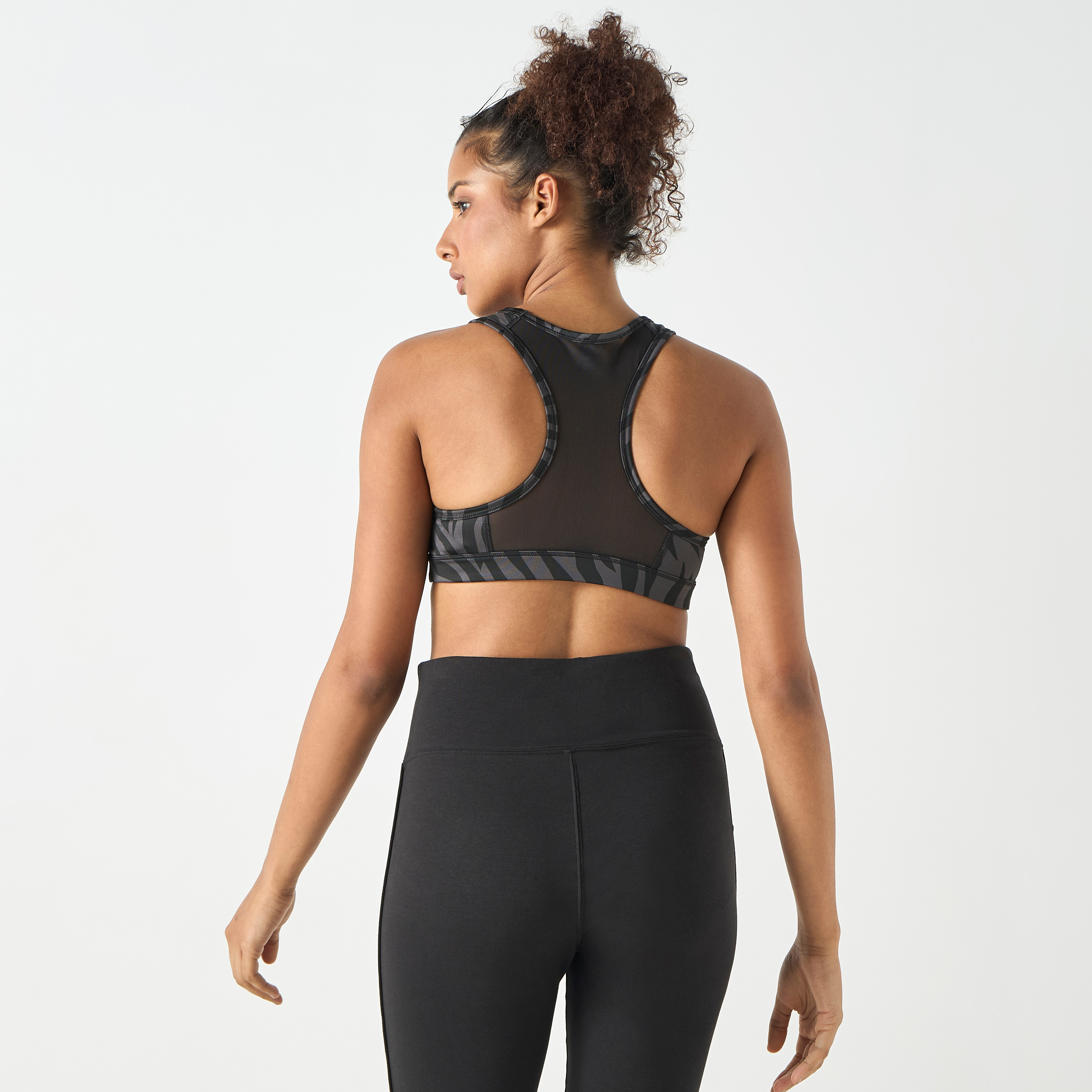 بوما حمالة صدر رياضية 4كيبس للنساء 525317 |OE-sports-women-clothing-sportsbras-image-3