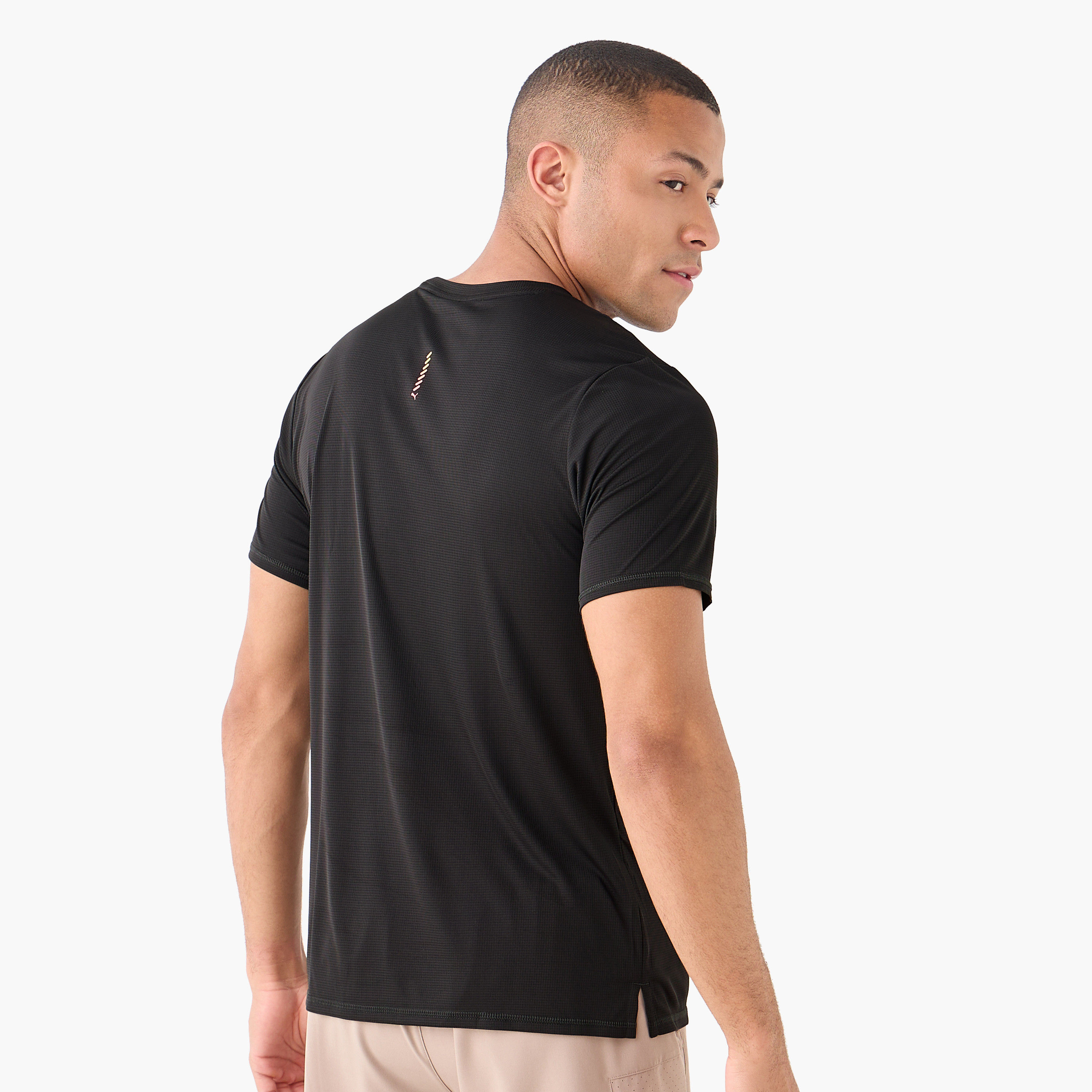 تيشيرت ران فيفوريتس فوريفر فاستر للرجال من بوما | OE-men-clothing-sportswearandactivewear-tshirtsandpolos-image-3