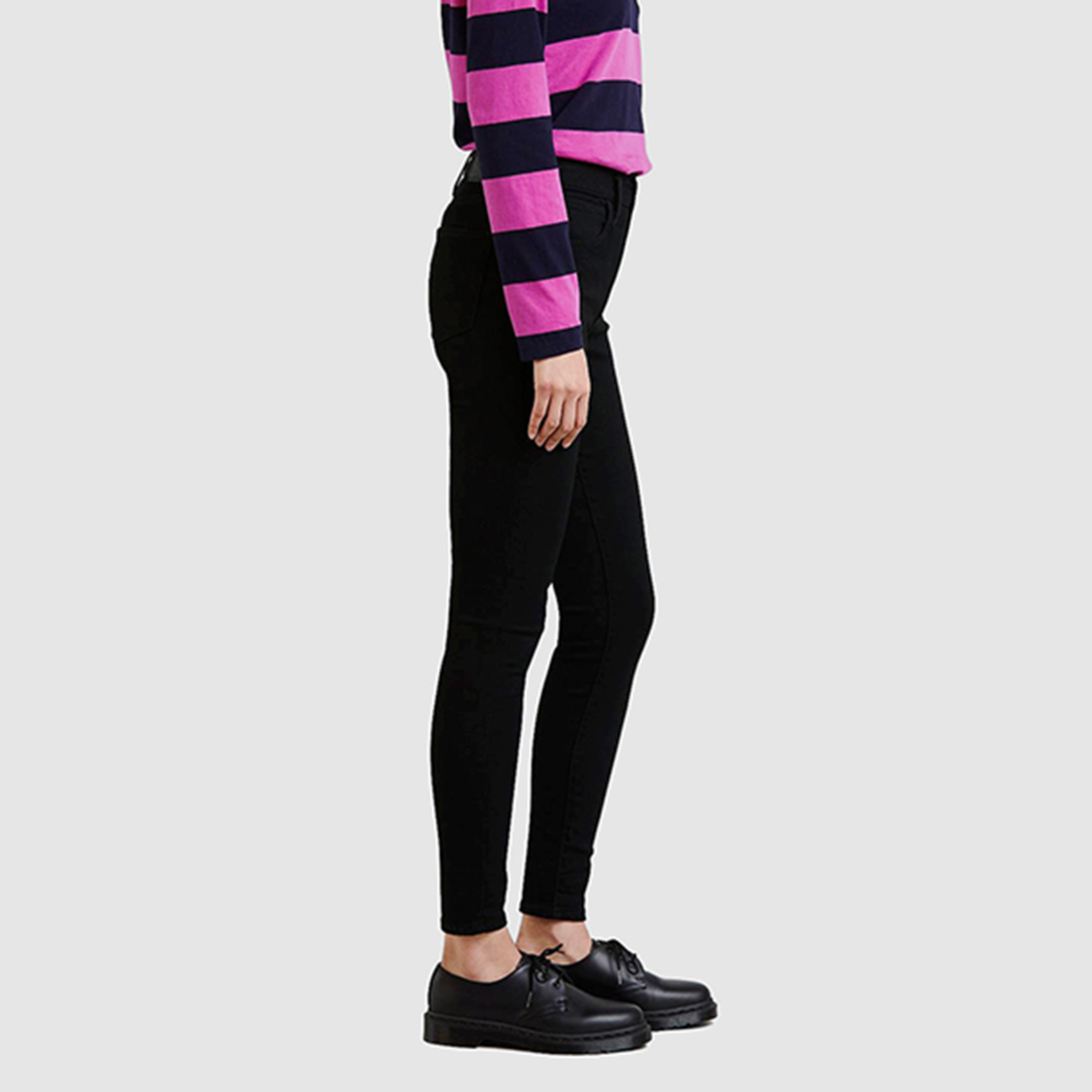 بنطال جينز من ليفايز ذو سكيني وجيب مع عالي الارتفاع بلون بلاك سوبر-women-clothing-bottoms-jeans-image-2