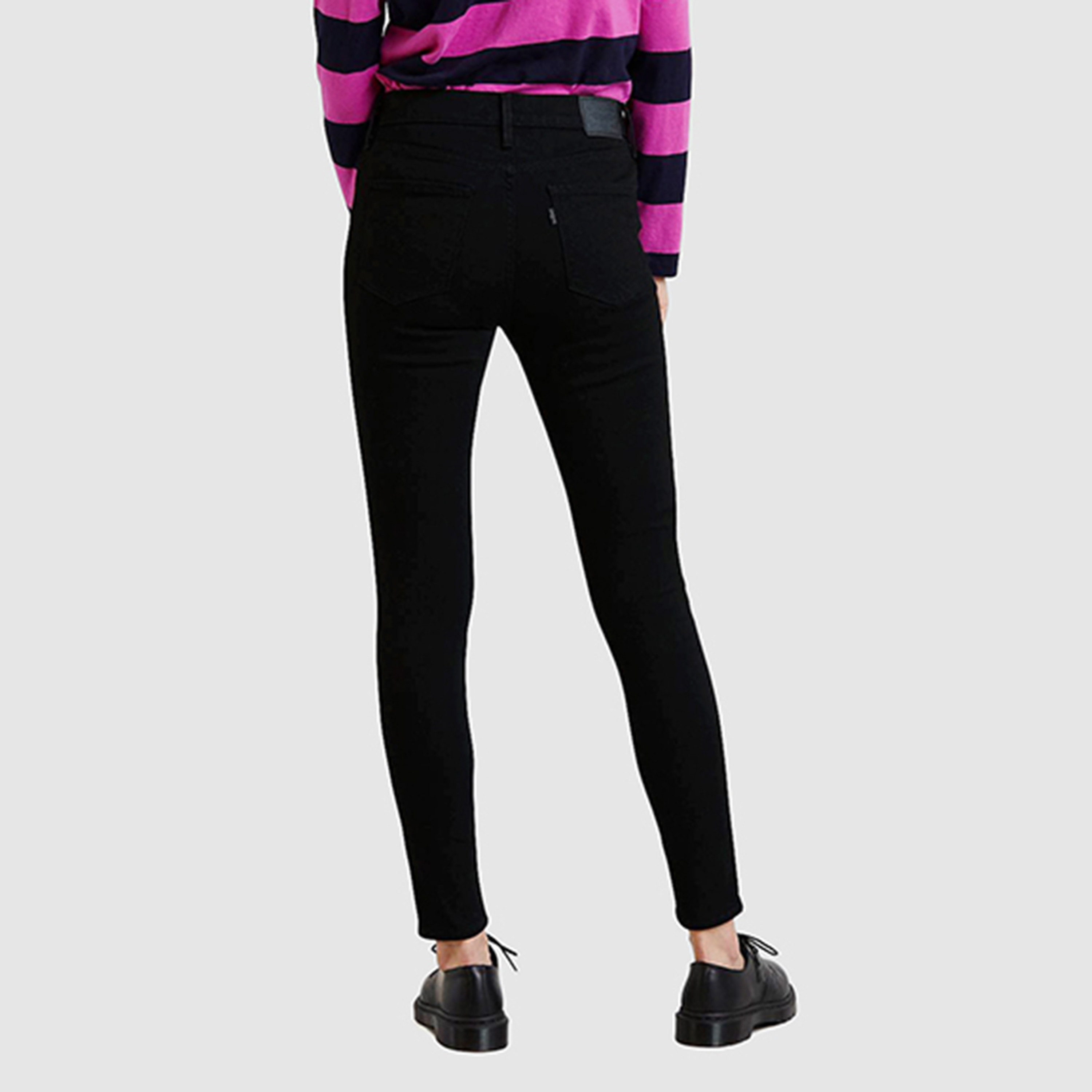 بنطال جينز من ليفايز ذو سكيني وجيب مع عالي الارتفاع بلون بلاك سوبر-women-clothing-bottoms-jeans-image-3