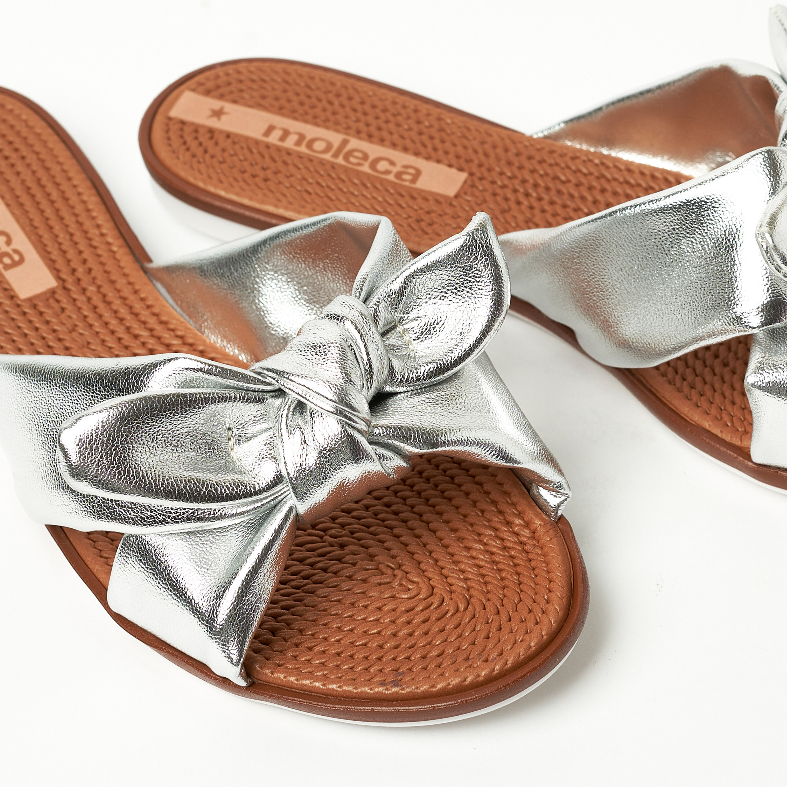 موليكا- صندل للنساء لون معدني فيونكة | 5297-456-14710-41-women-shoes-sandals-flats-image-5