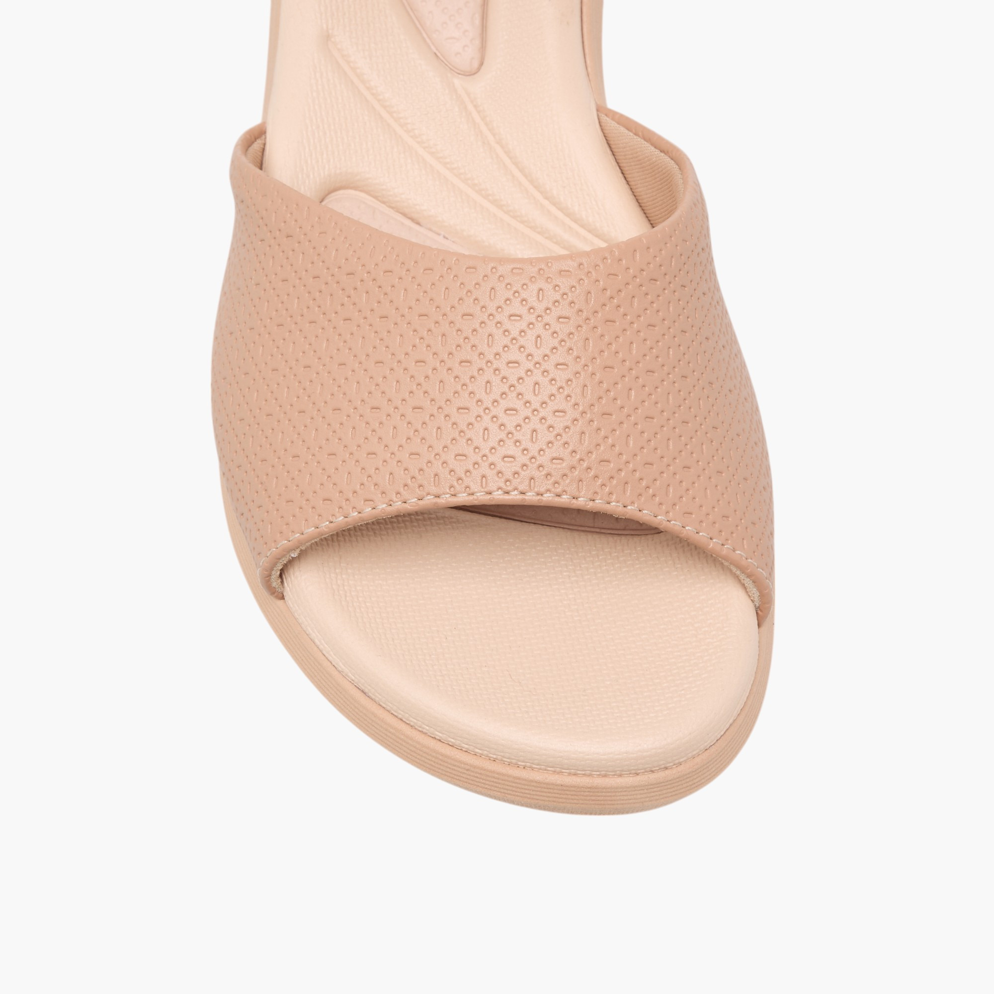 صندل مريح بارز الملمس وكعب ويدج وإبزيم إغلاق للنساء من بيكاديلي-women-shoes-sandals-heeled-image-4