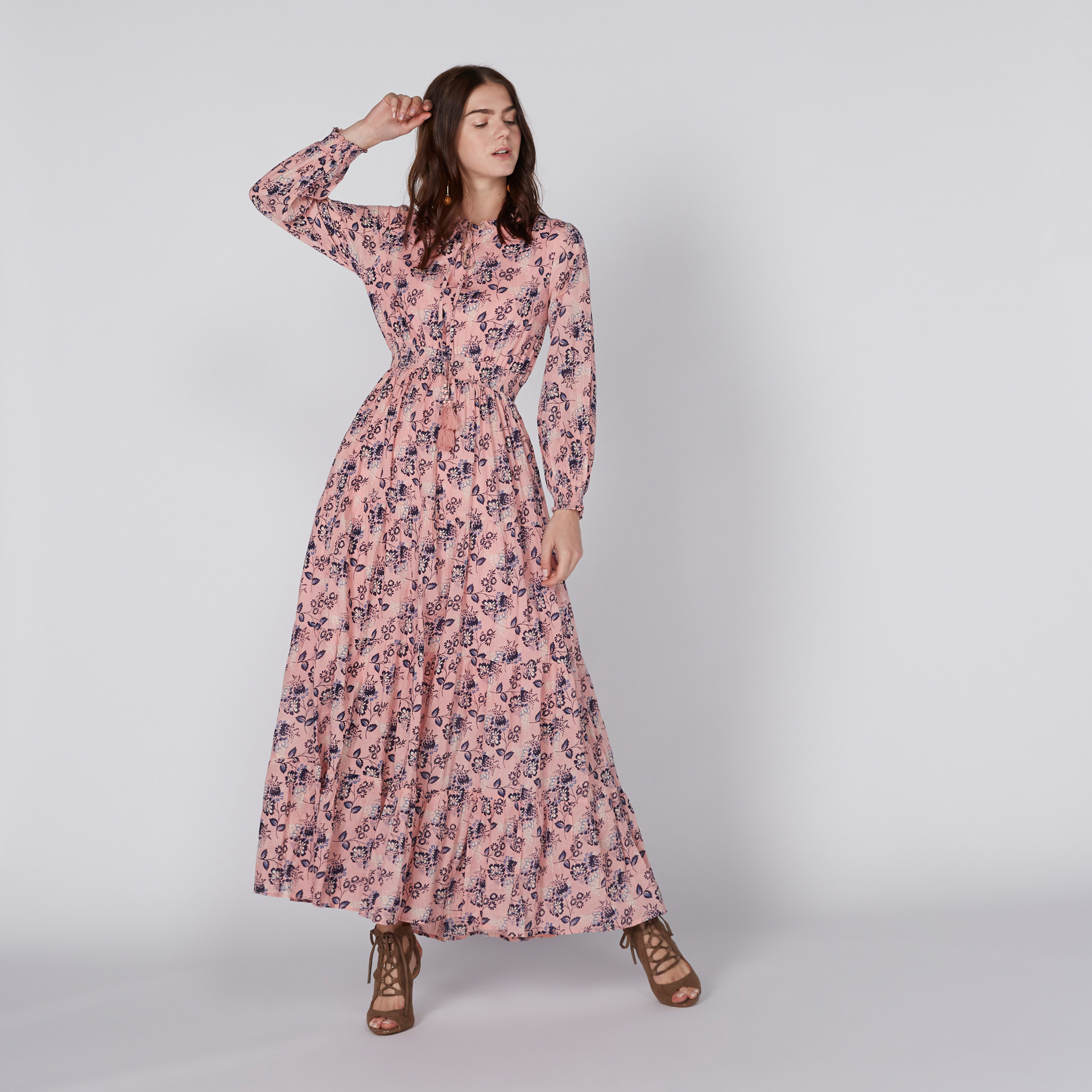 فستان طويل بأكمام طويلة ورباط إغلاق وطبعات-women-clothing-dresses-image-3