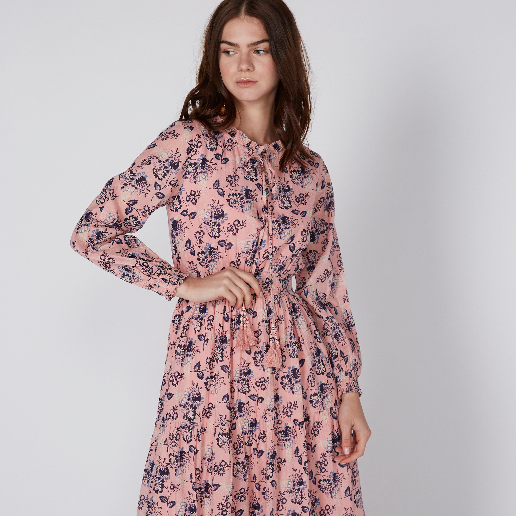 فستان طويل بأكمام طويلة ورباط إغلاق وطبعات-women-clothing-dresses-image-4
