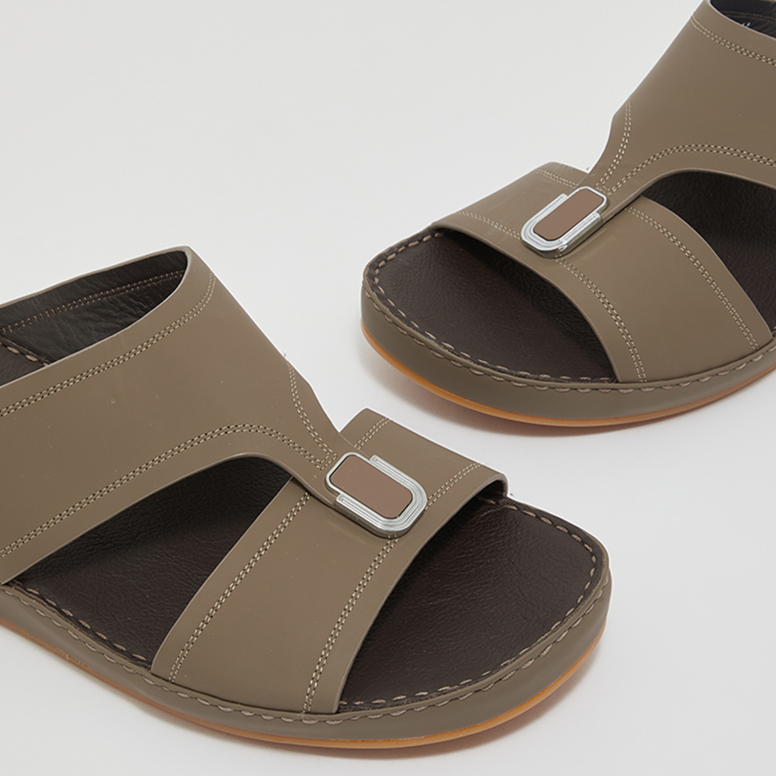 هاش بوبيز - صندل عربي رجالي سهل الارتداء | 55111-200-men-shoes-sandals-image-2