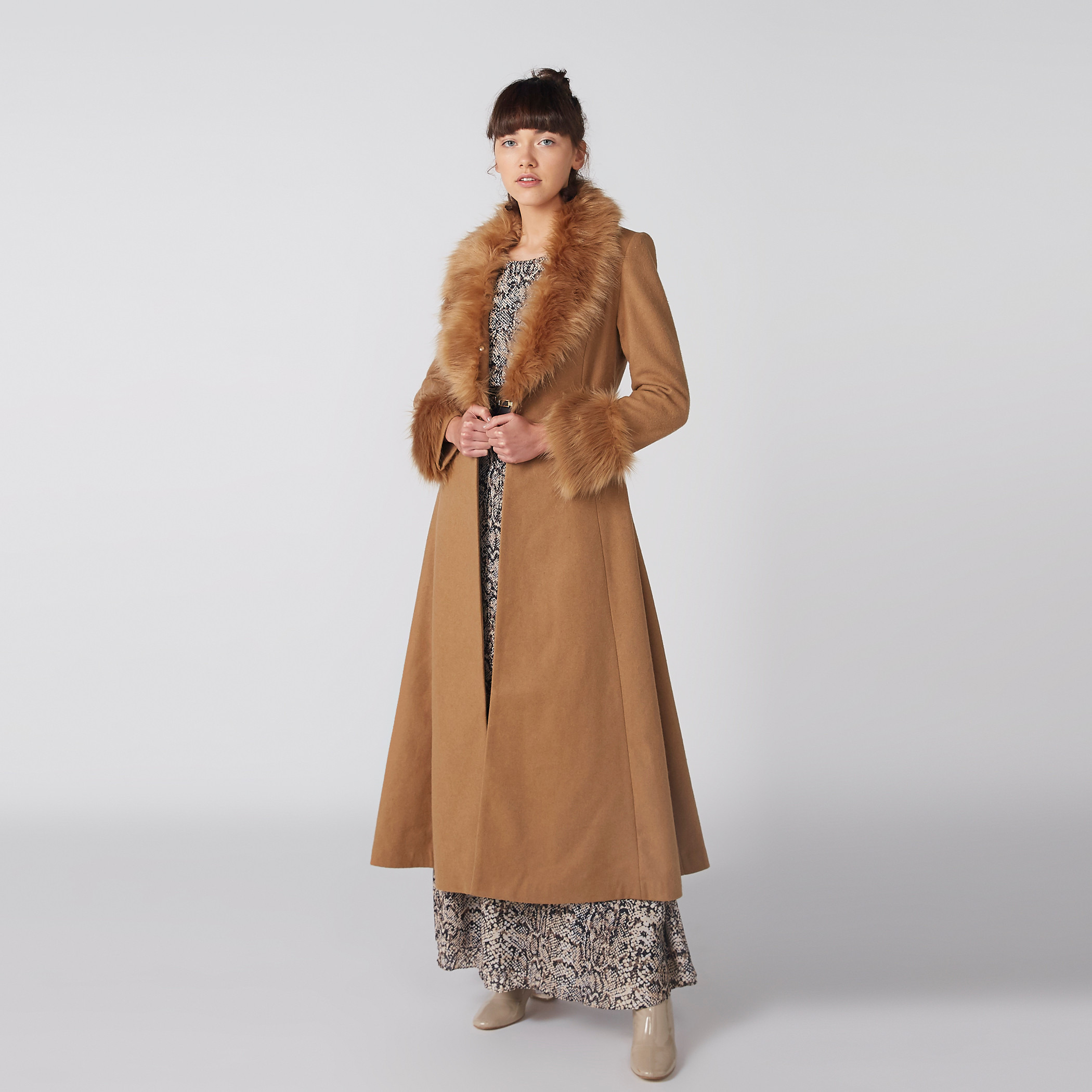 جاكيت طويل بأكمام طويلة وتفاصيل قطيفة-women-winterwear-coatsandjackets-jackets-image-3