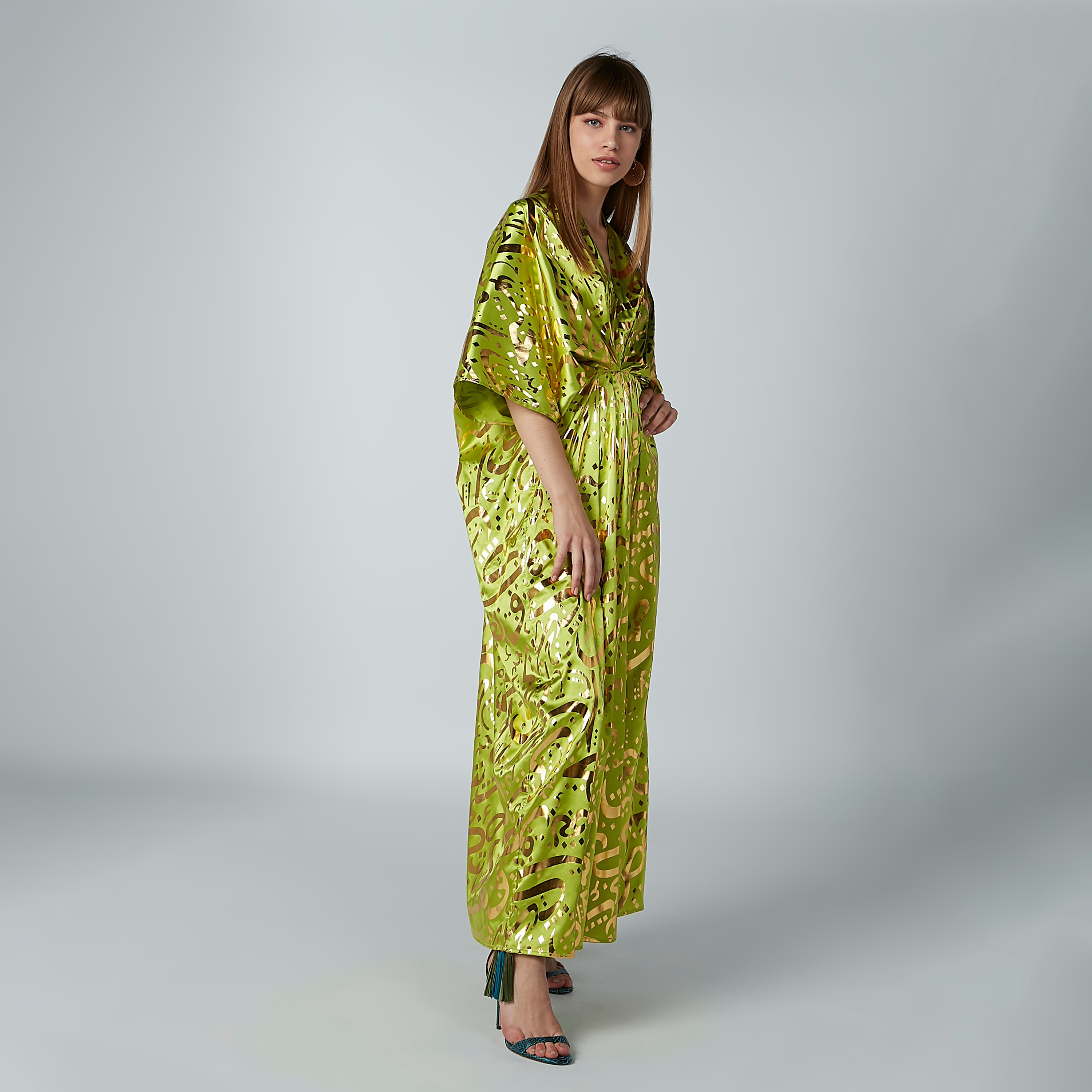 فستان طويل بياقة V وأكمام واسعة وطبعات-women-clothing-dresses-image-2