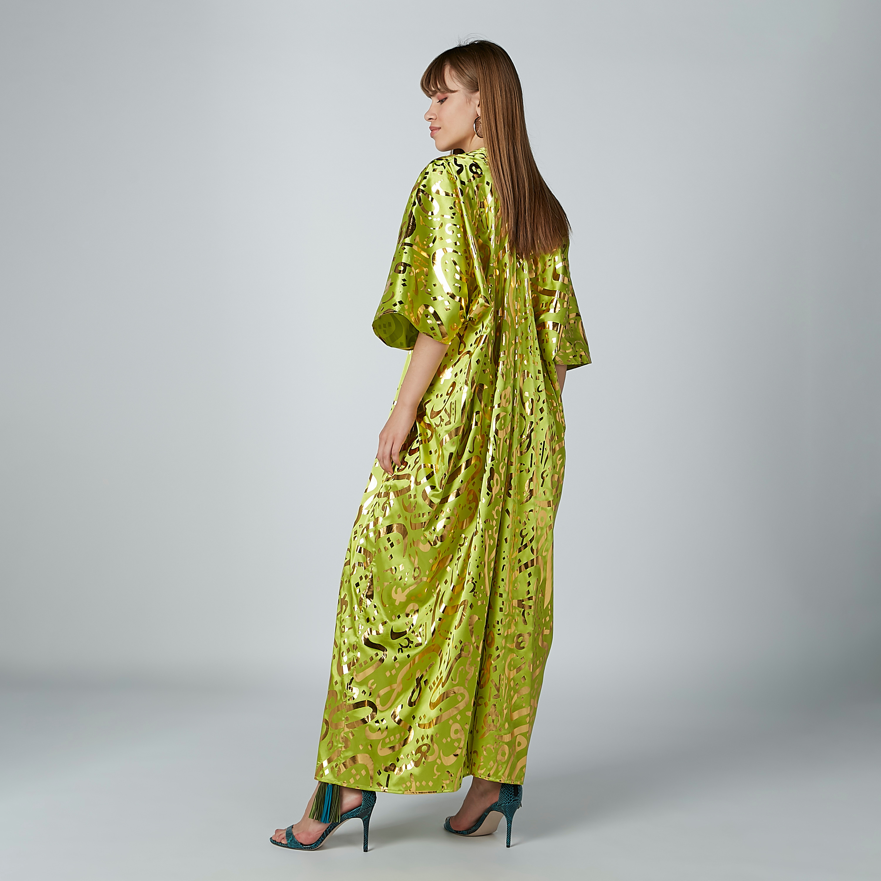 فستان طويل بياقة V وأكمام واسعة وطبعات-women-clothing-dresses-image-4