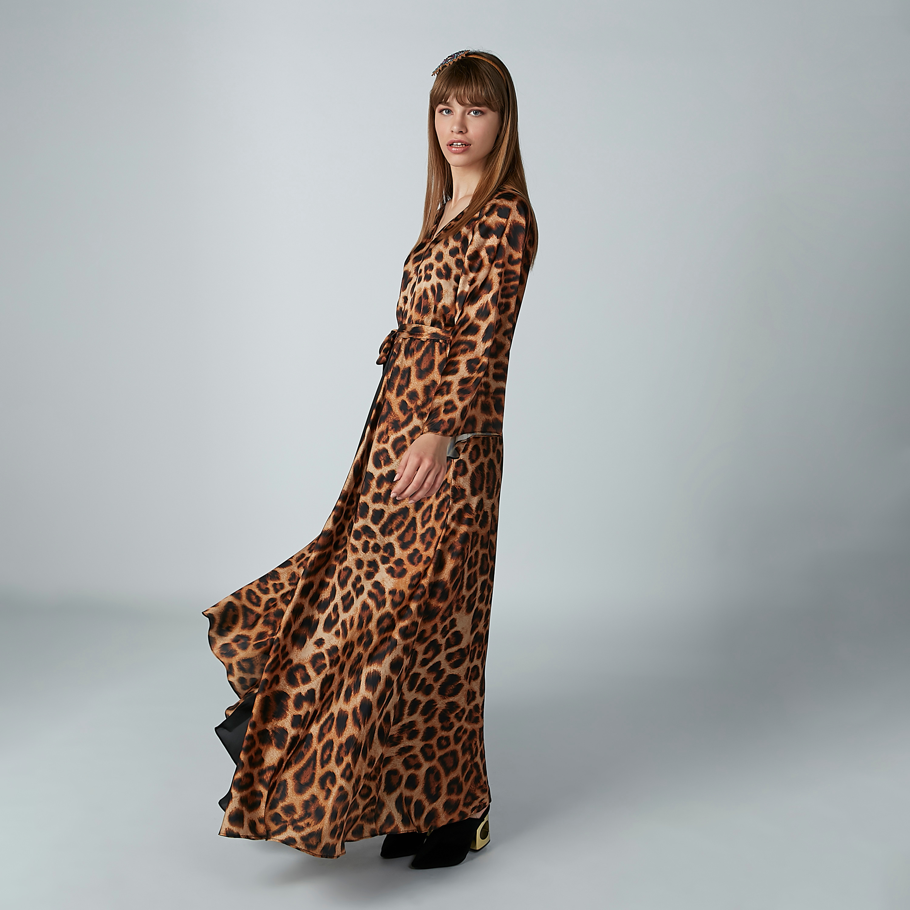 فستان طويل بياقة V وأكمام واسعة وطبعات حيوانات-women-clothing-dresses-image-2