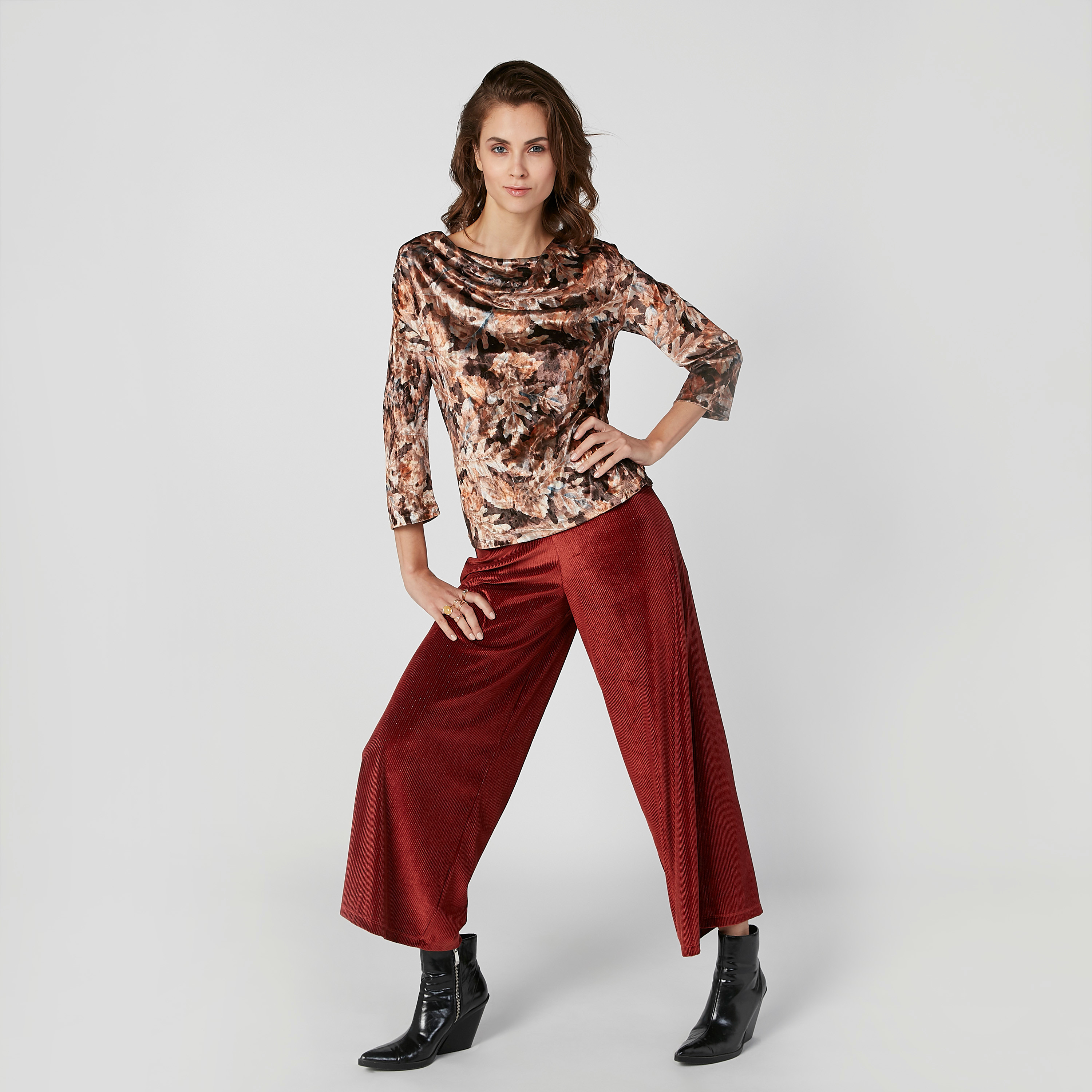 بنطلون مستدام بارز الملمس بقصّة واسعة وخصر متوسط الارتفاع-women-clothing-bottoms-trousers-image-2