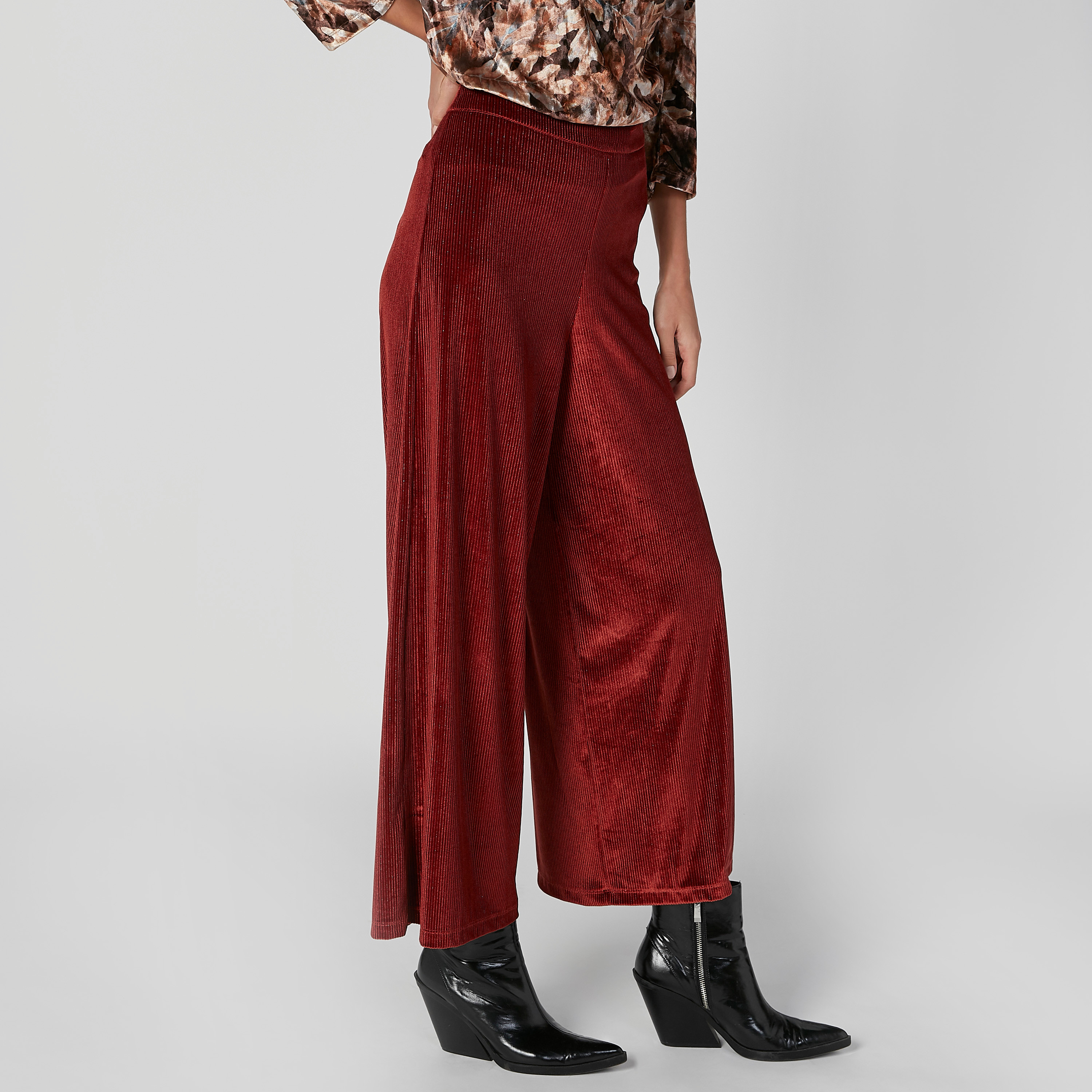 بنطلون مستدام بارز الملمس بقصّة واسعة وخصر متوسط الارتفاع-women-clothing-bottoms-trousers-image-5