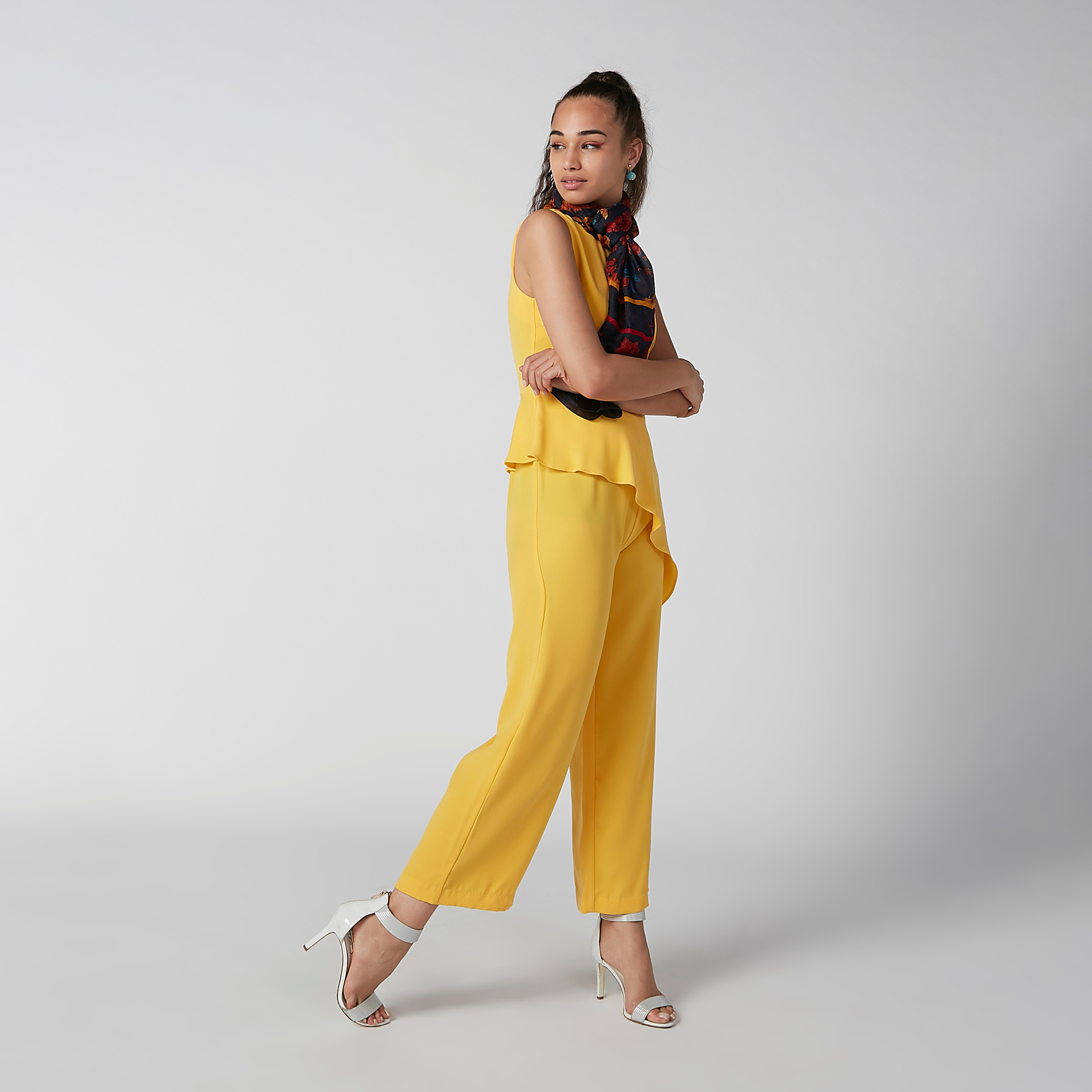 round neck sleeveless jumpsuit