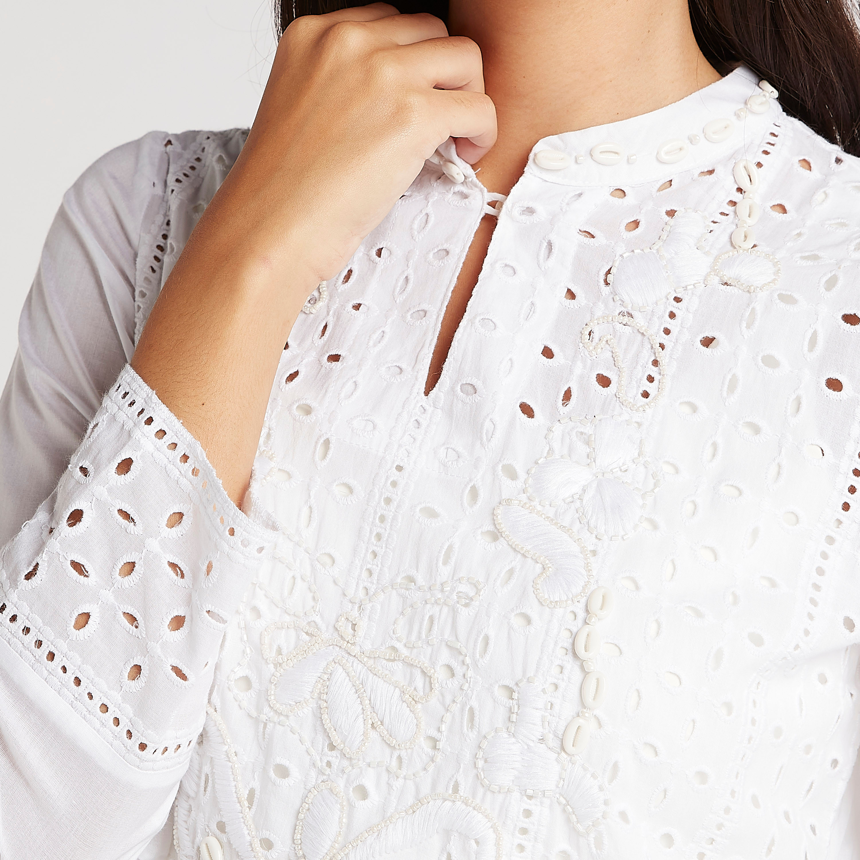 بلوزة مزيّنة بياقة عالية وأكمام طويلة-women-clothing-shirtsandblouses-blouses-image-3