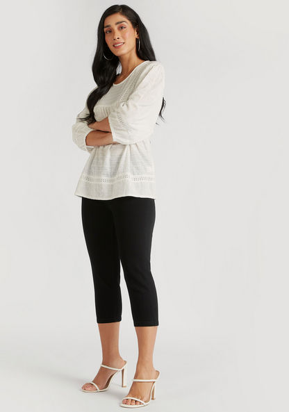 Solid Mid-Rise Capri Jeans with Pockets and Distressed Detail