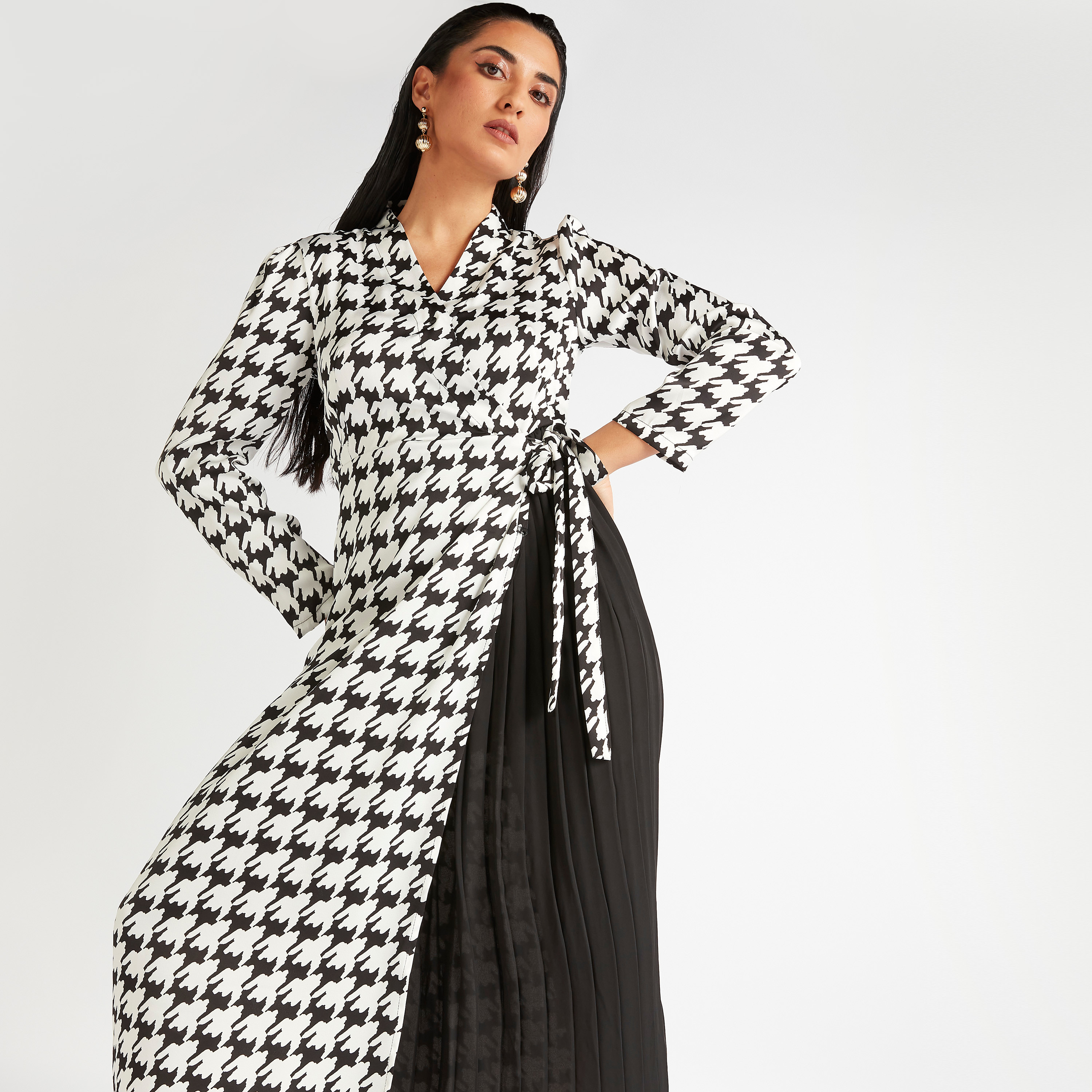 فستان طويل كاروهات أبيض وأسود ملفوف بأكمام طويلة-women-clothing-dresses-image-6