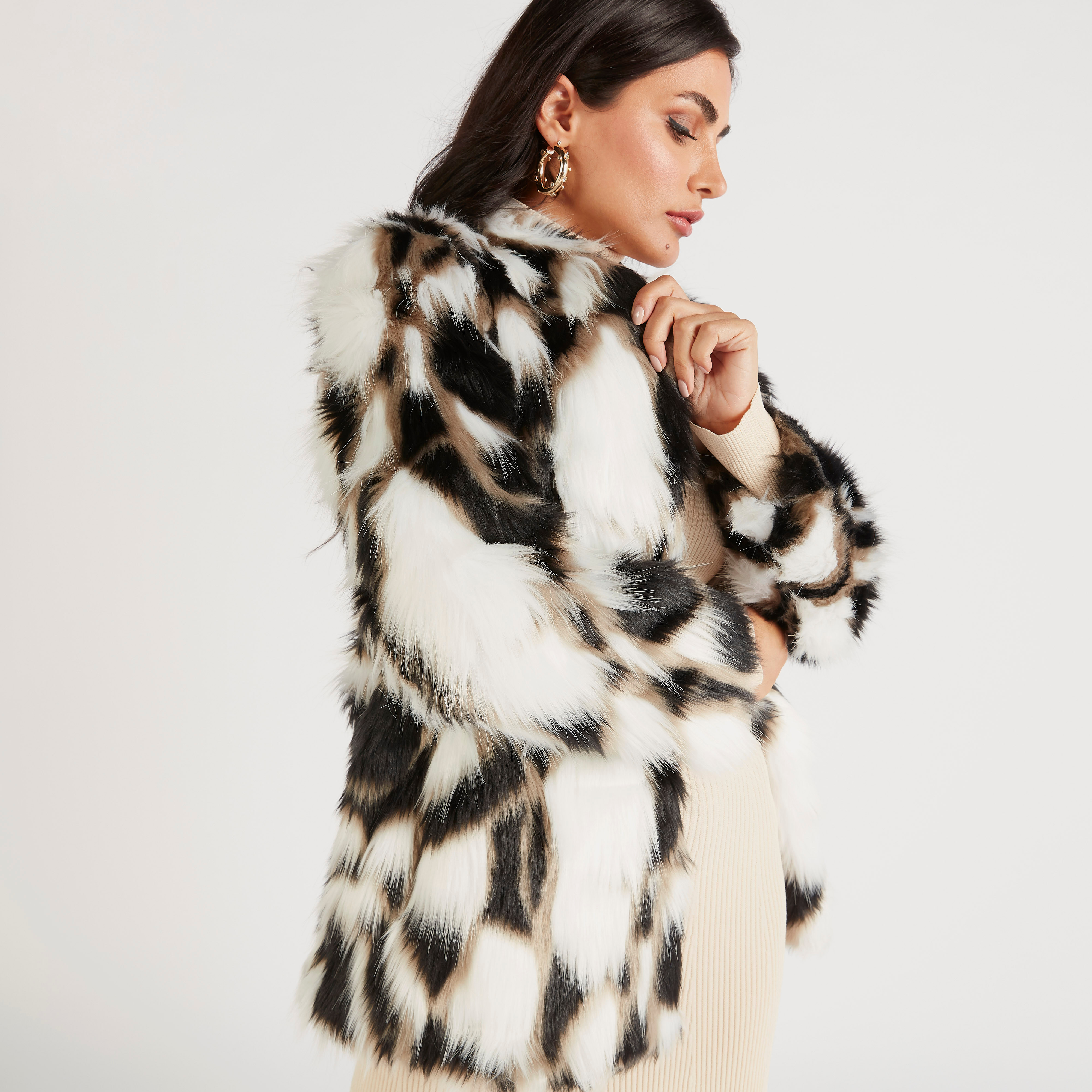 جاكيت فرو صناعي بأكمام طويلة وطبعات حيوانات-women-winterwear-coatsandjackets-jackets-image-4