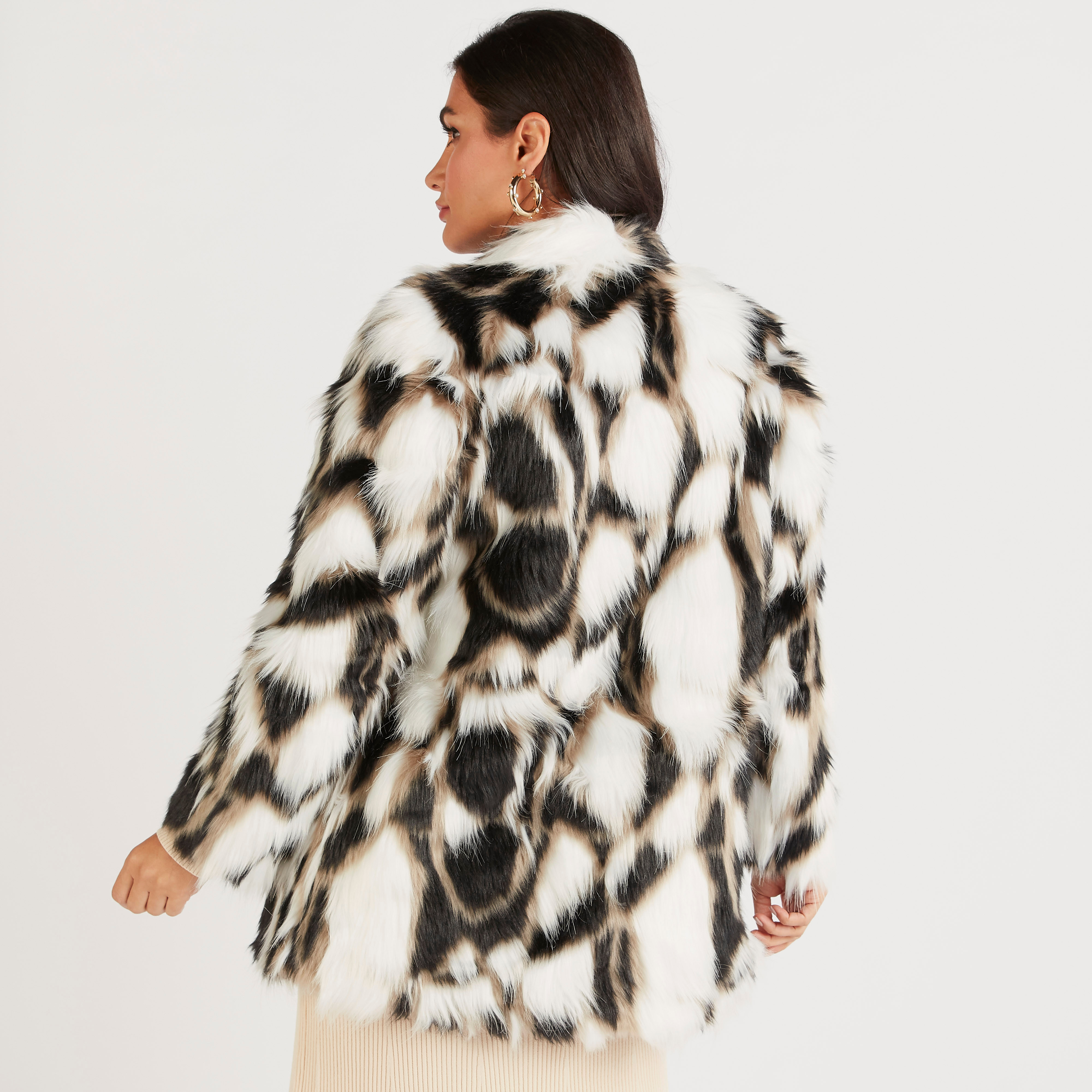 جاكيت فرو صناعي بأكمام طويلة وطبعات حيوانات-women-winterwear-coatsandjackets-jackets-image-5
