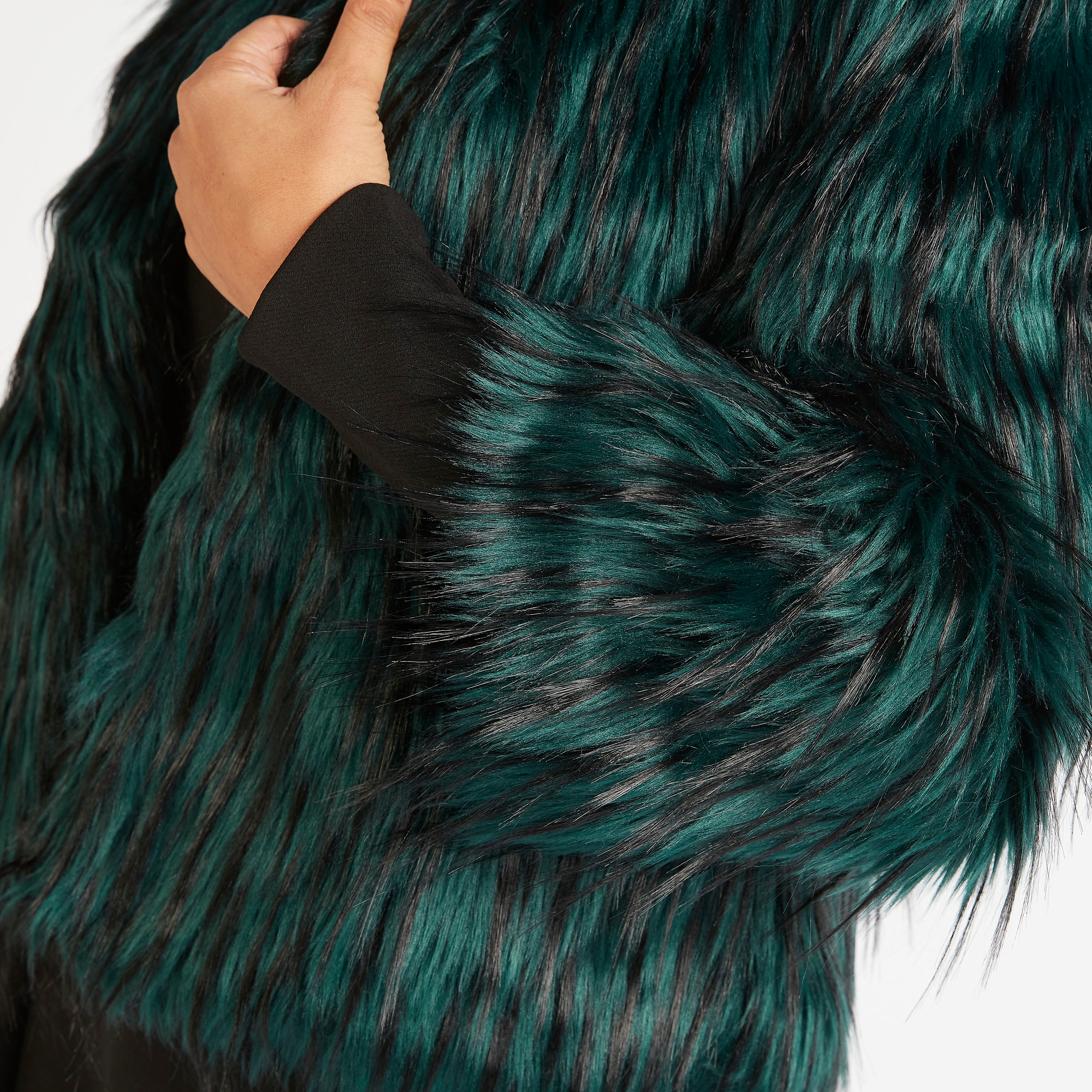 جاكيت فرو صناعي بارز الملمس بأكمام طويلة-women-winterwear-coatsandjackets-jackets-image-3
