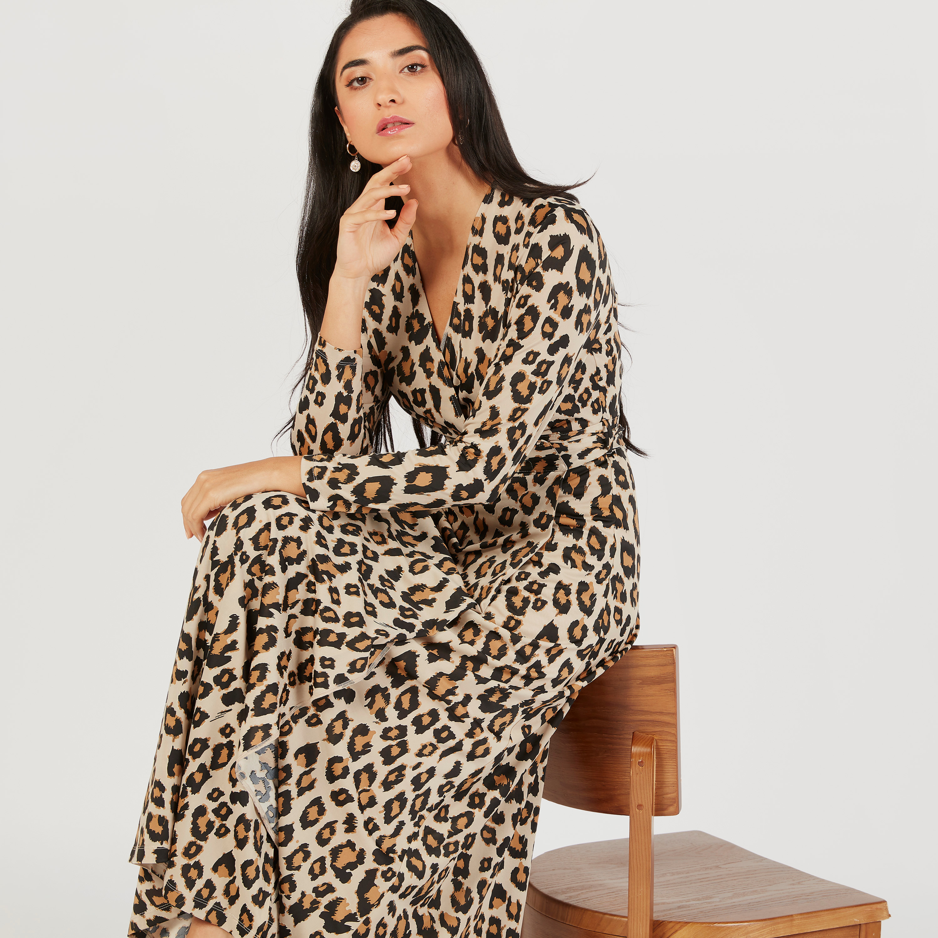 فستان طويل ملفوف بطبعات حيوان وأكمام طويلة ورباط-women-clothing-dresses-image-1