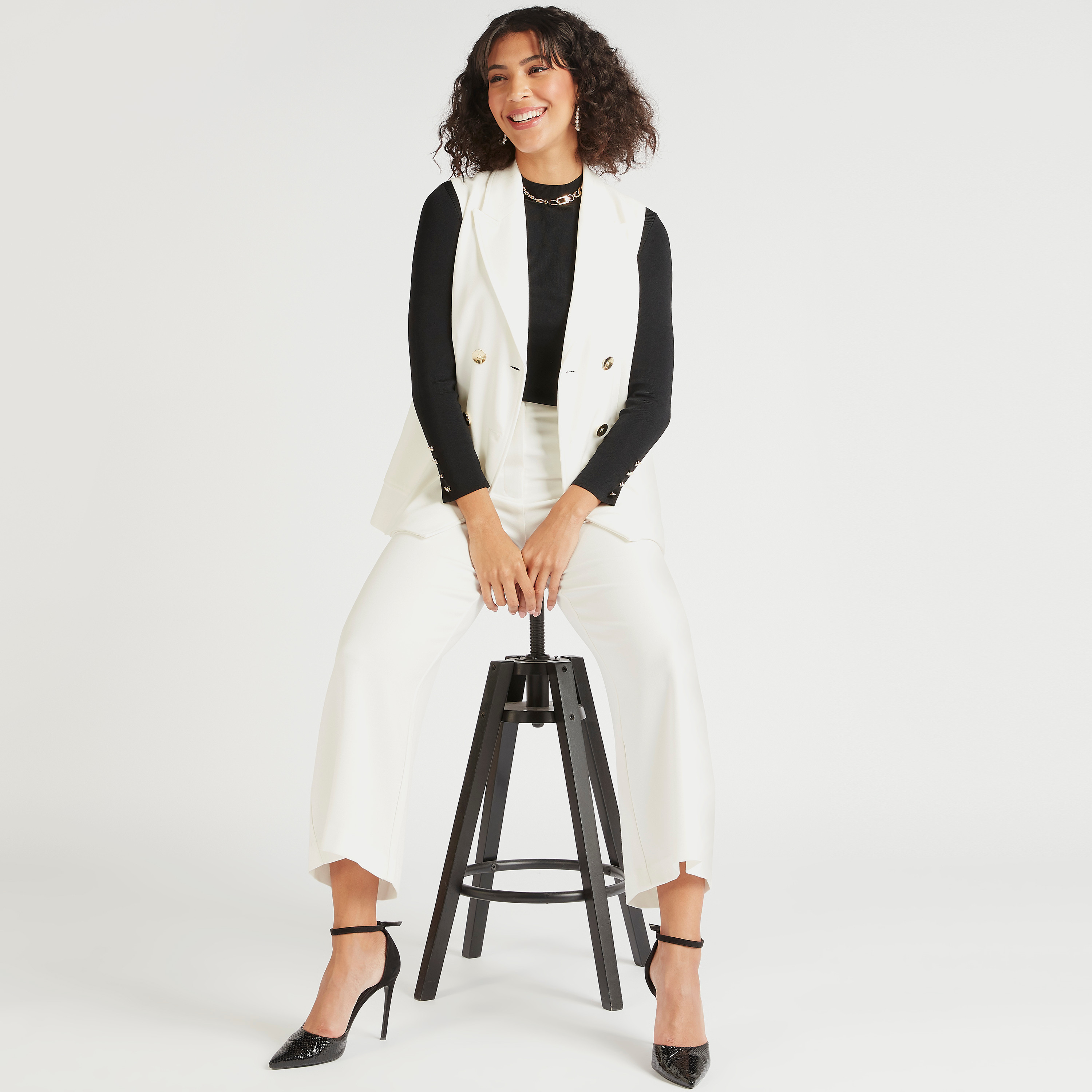 جاكيت خفيف سادة دون أكمام بجيوب وزرإغلاق-women-winterwear-coatsandjackets-jackets-image-7