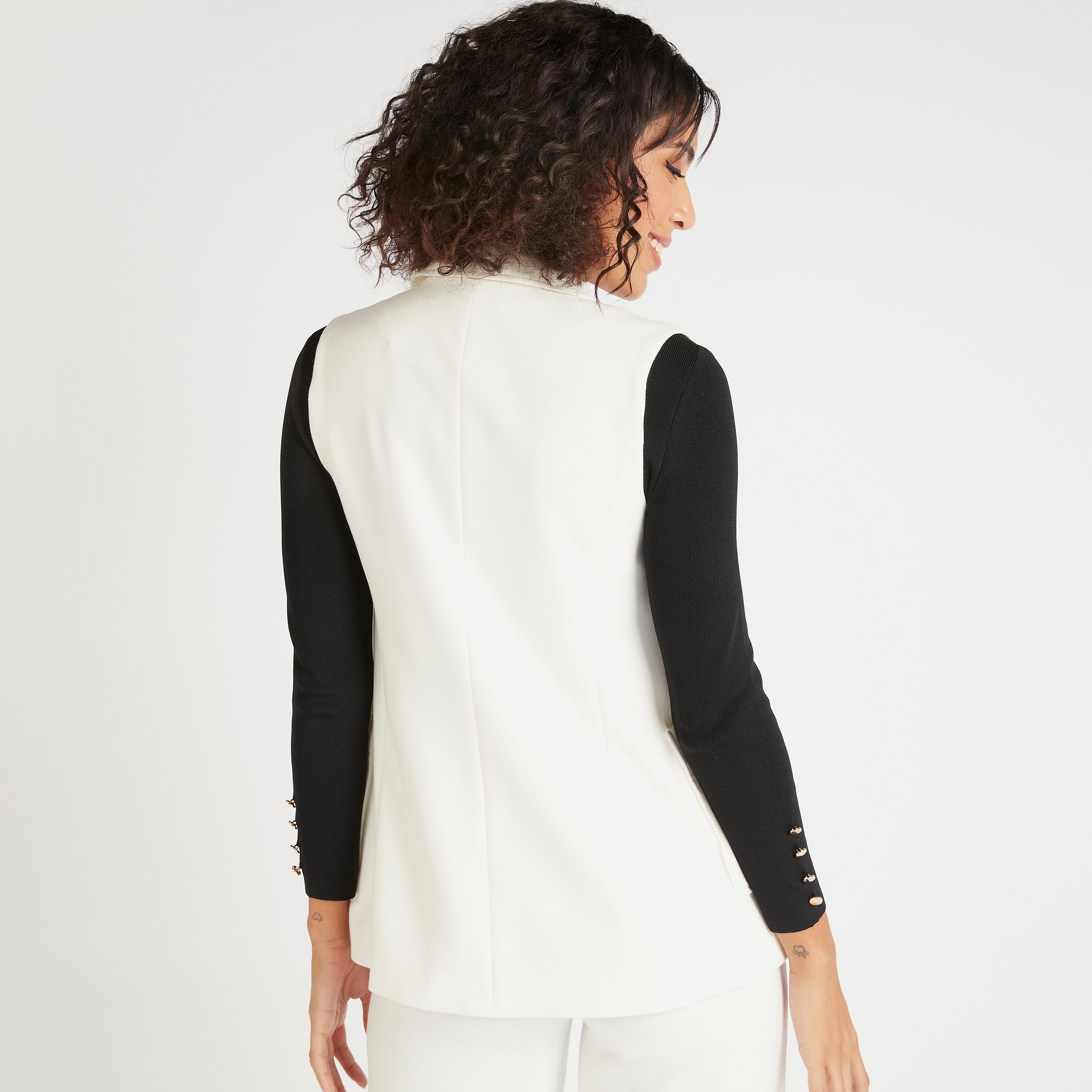 جاكيت خفيف سادة دون أكمام بجيوب وزرإغلاق-women-winterwear-coatsandjackets-jackets-image-9