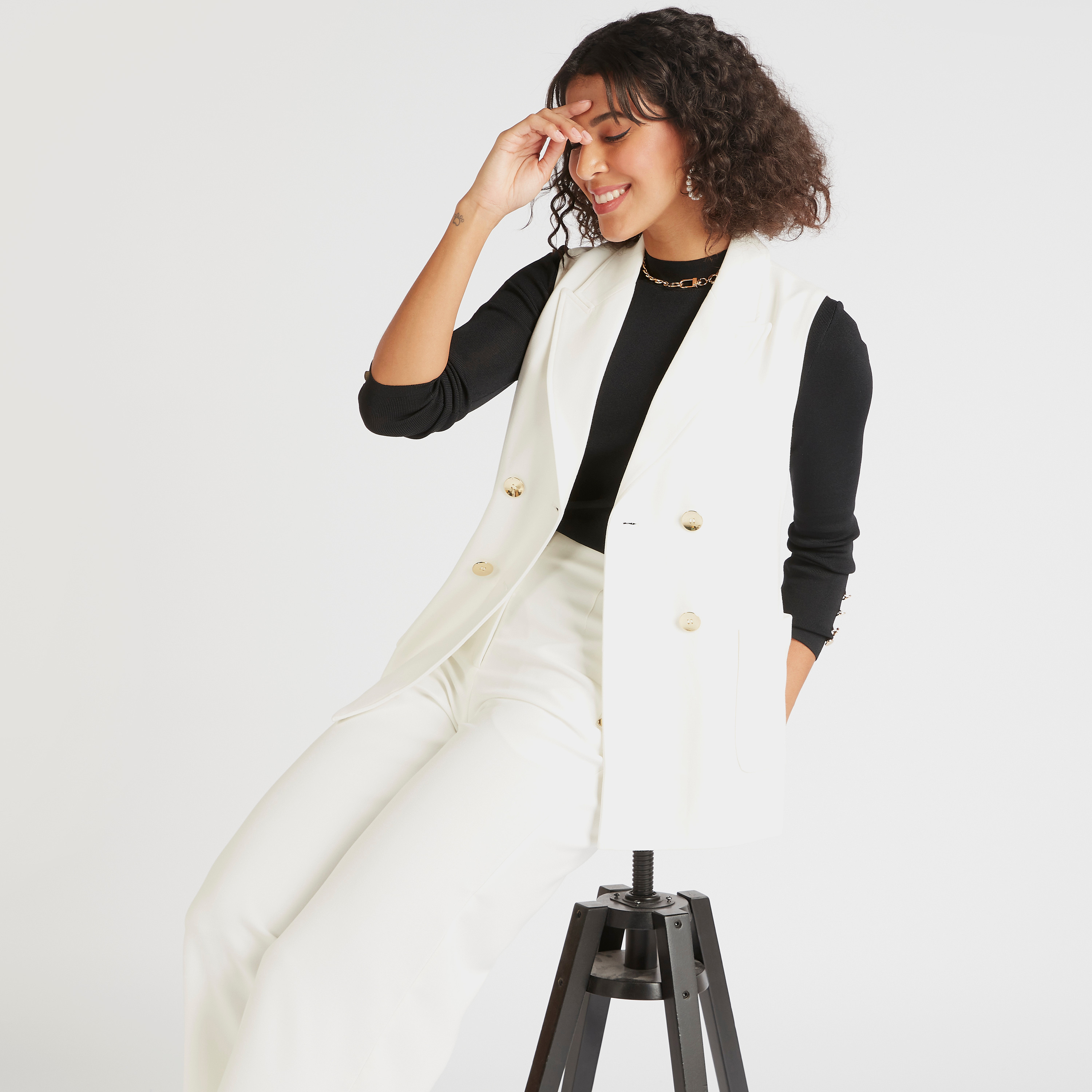 جاكيت خفيف سادة دون أكمام بجيوب وزرإغلاق-women-winterwear-coatsandjackets-jackets-image-10