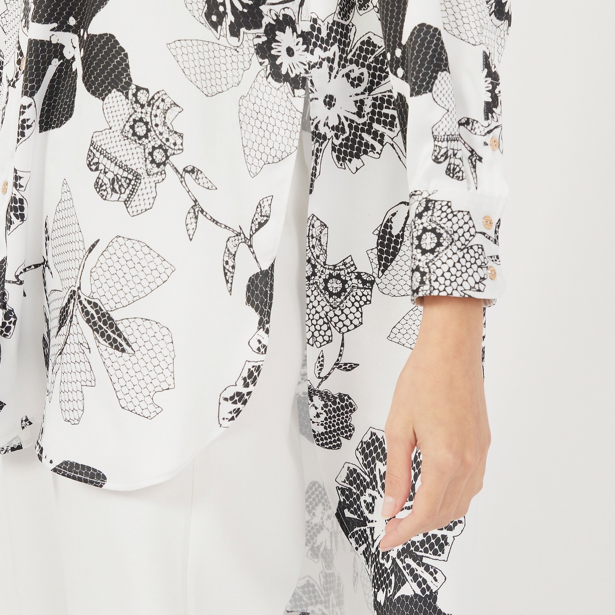 قميص بقصّة واسعة وطبعات زهور وأكمام طويلة وحواف غير متساوية-women-clothing-shirtsandblouses-shirts-image-3