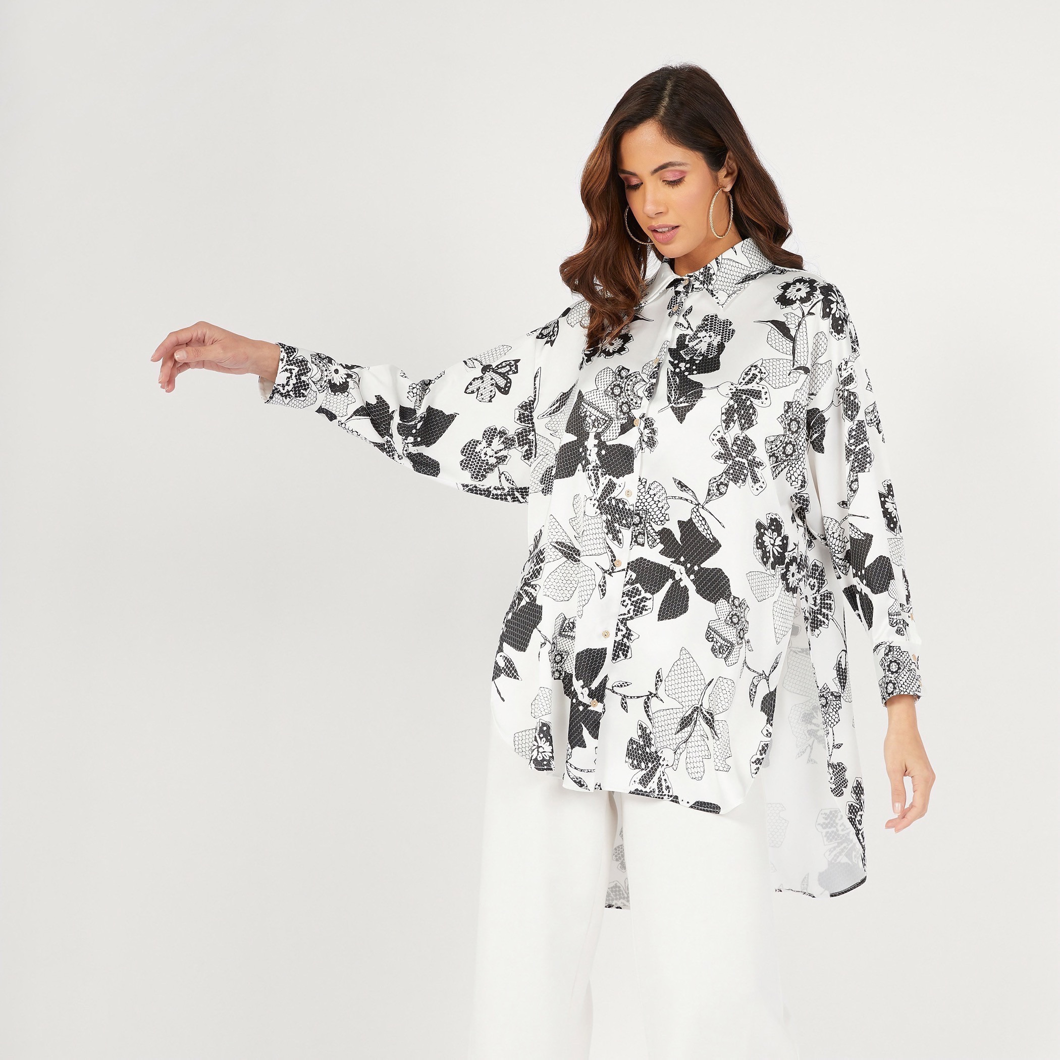 قميص بقصّة واسعة وطبعات زهور وأكمام طويلة وحواف غير متساوية-women-clothing-shirtsandblouses-shirts-image-5