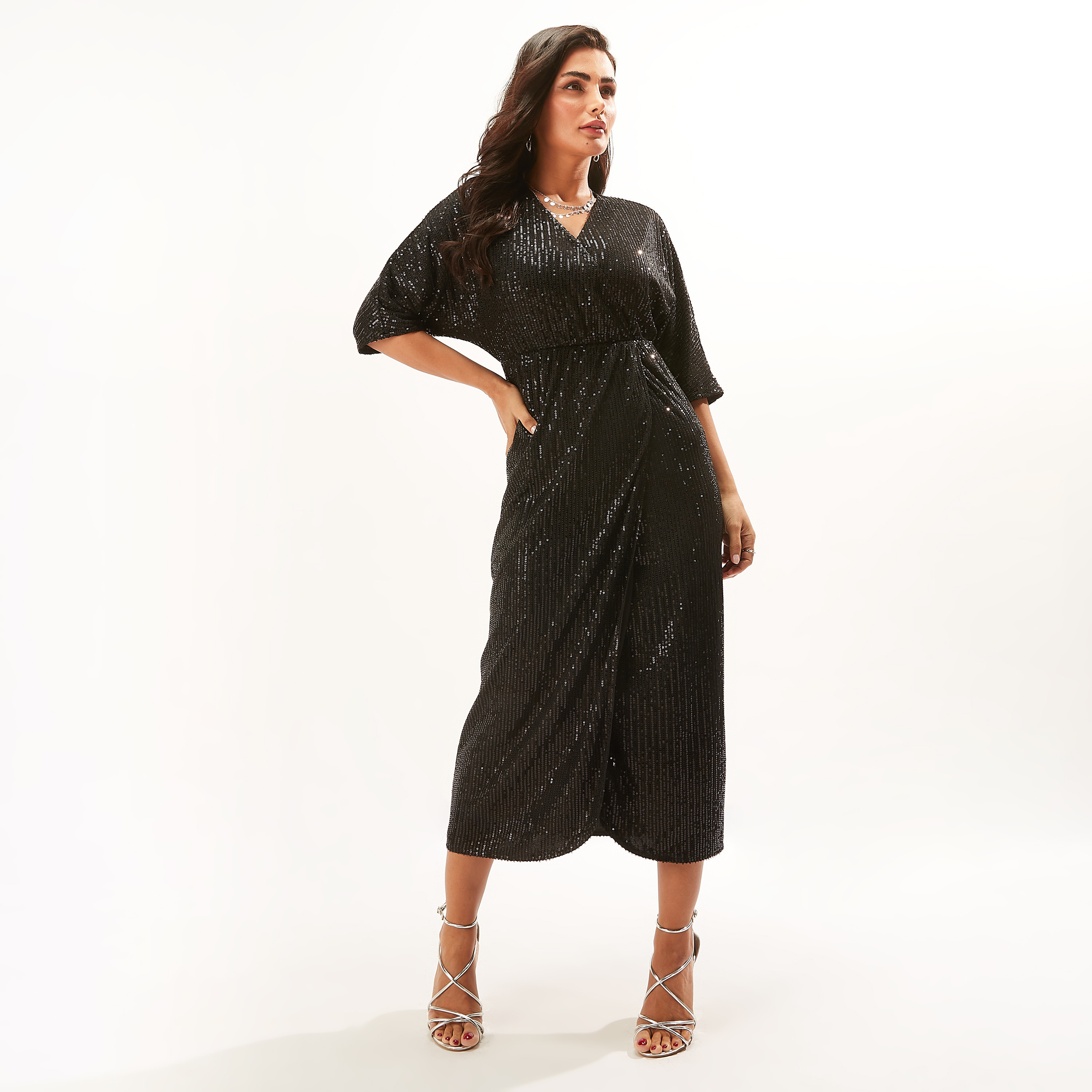 فستان ميدي ملفوق مزيّن بياقة V وأكمام قصيرة-women-clothing-dresses-image-1