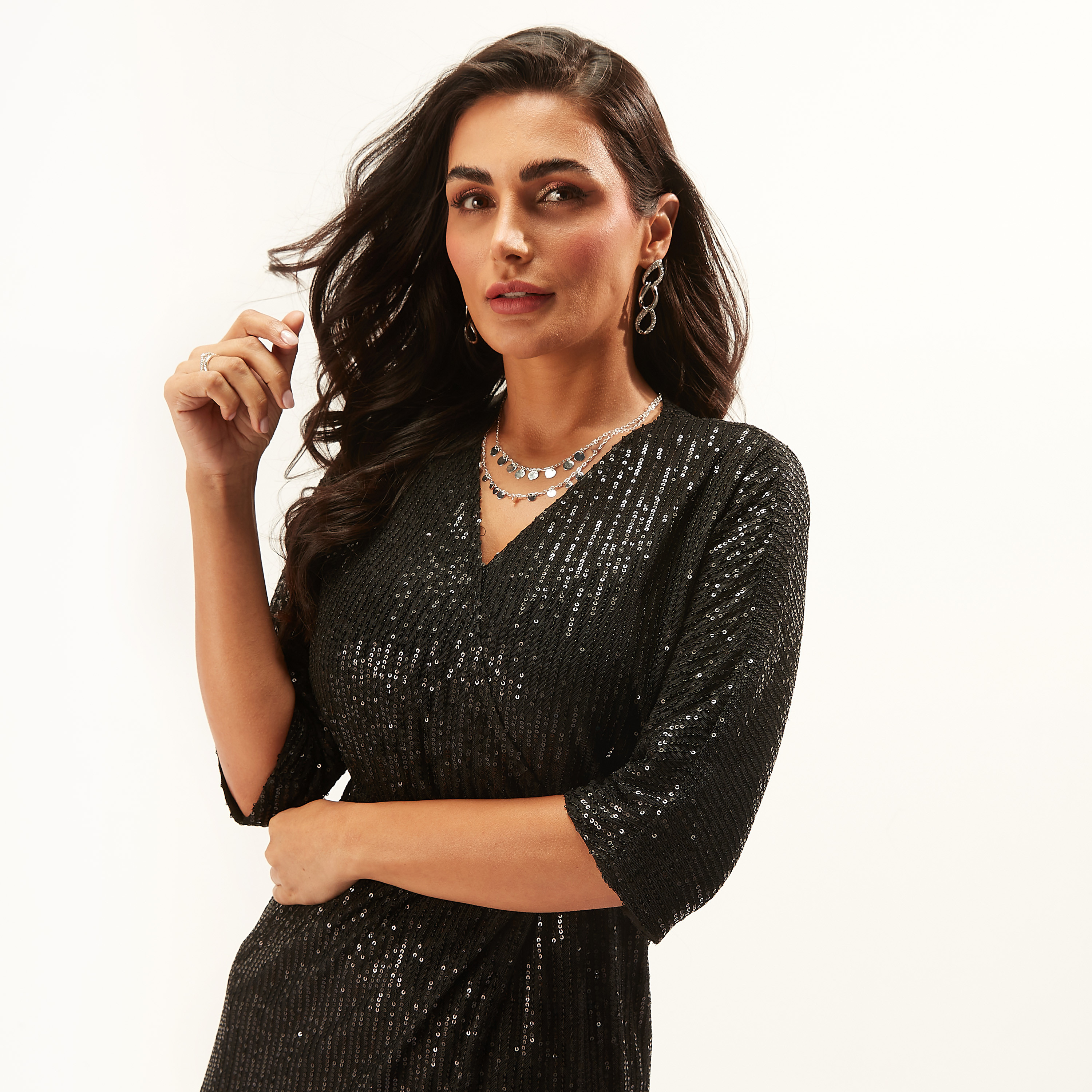 فستان ميدي ملفوق مزيّن بياقة V وأكمام قصيرة-women-clothing-dresses-image-2